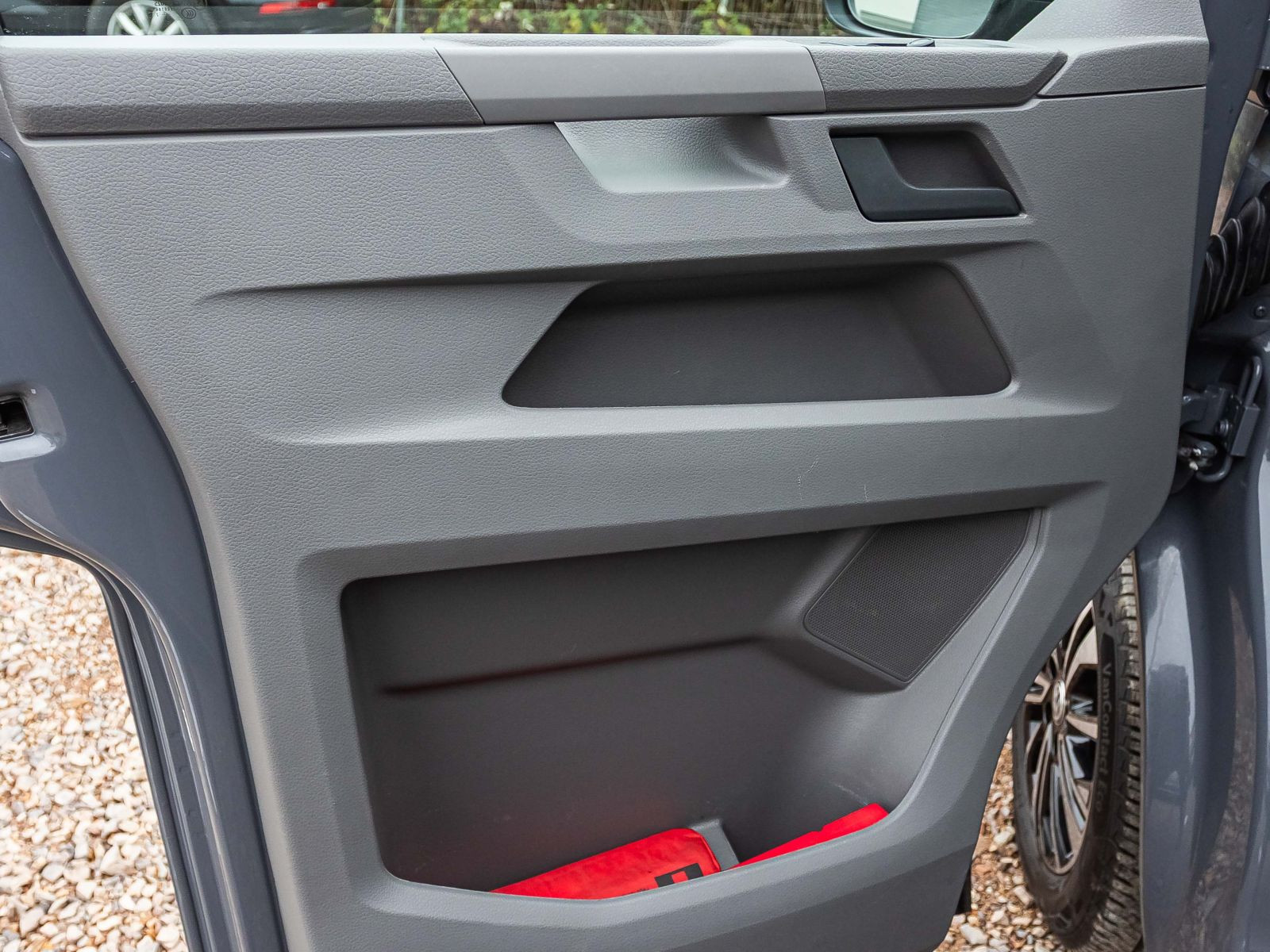 Volkswagen T6.1 Kombi 2.0TDI kR DSG Navi LED ACC CarPlay EPH