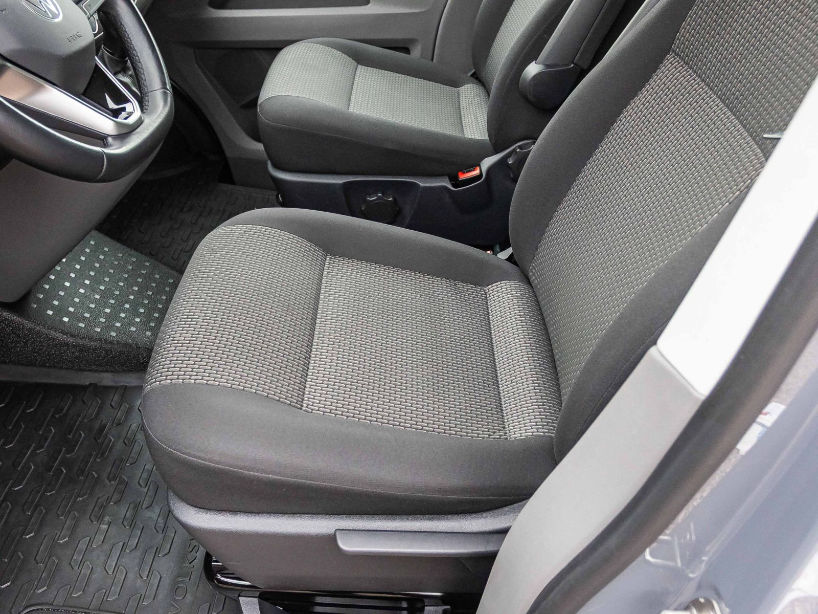 Volkswagen T6.1 Kombi 2.0TDI kR DSG Navi LED ACC CarPlay EPH