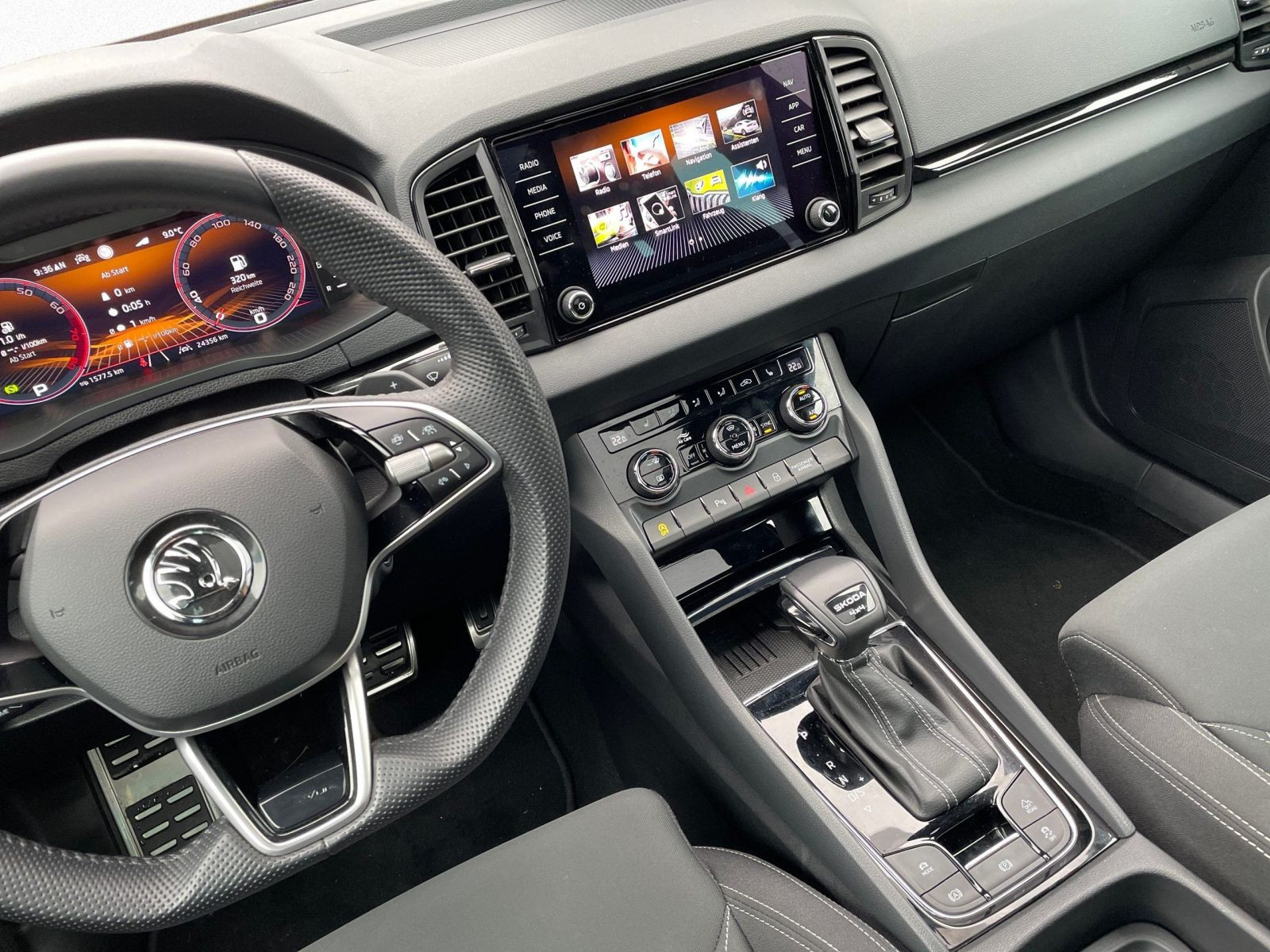 Skoda Karoq Sportline 2.0 TSI DSG 4x4 Panorama AHK LED