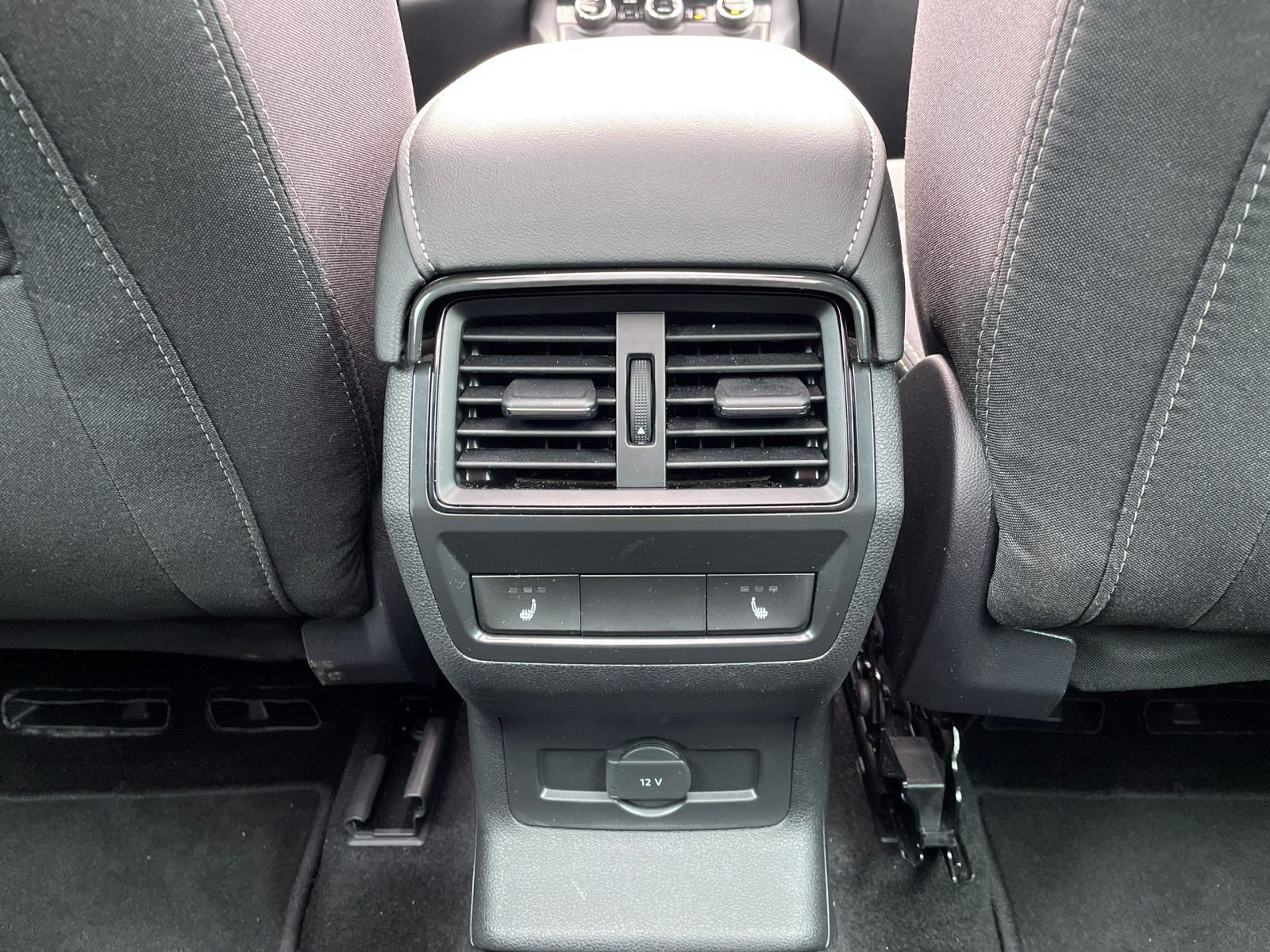 Skoda Karoq Sportline 2.0 TSI DSG 4x4 Panorama AHK LED