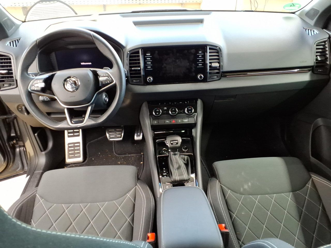 Skoda Karoq Sportline 2.0 TSI DSG 4x4 Panorama AHK LED