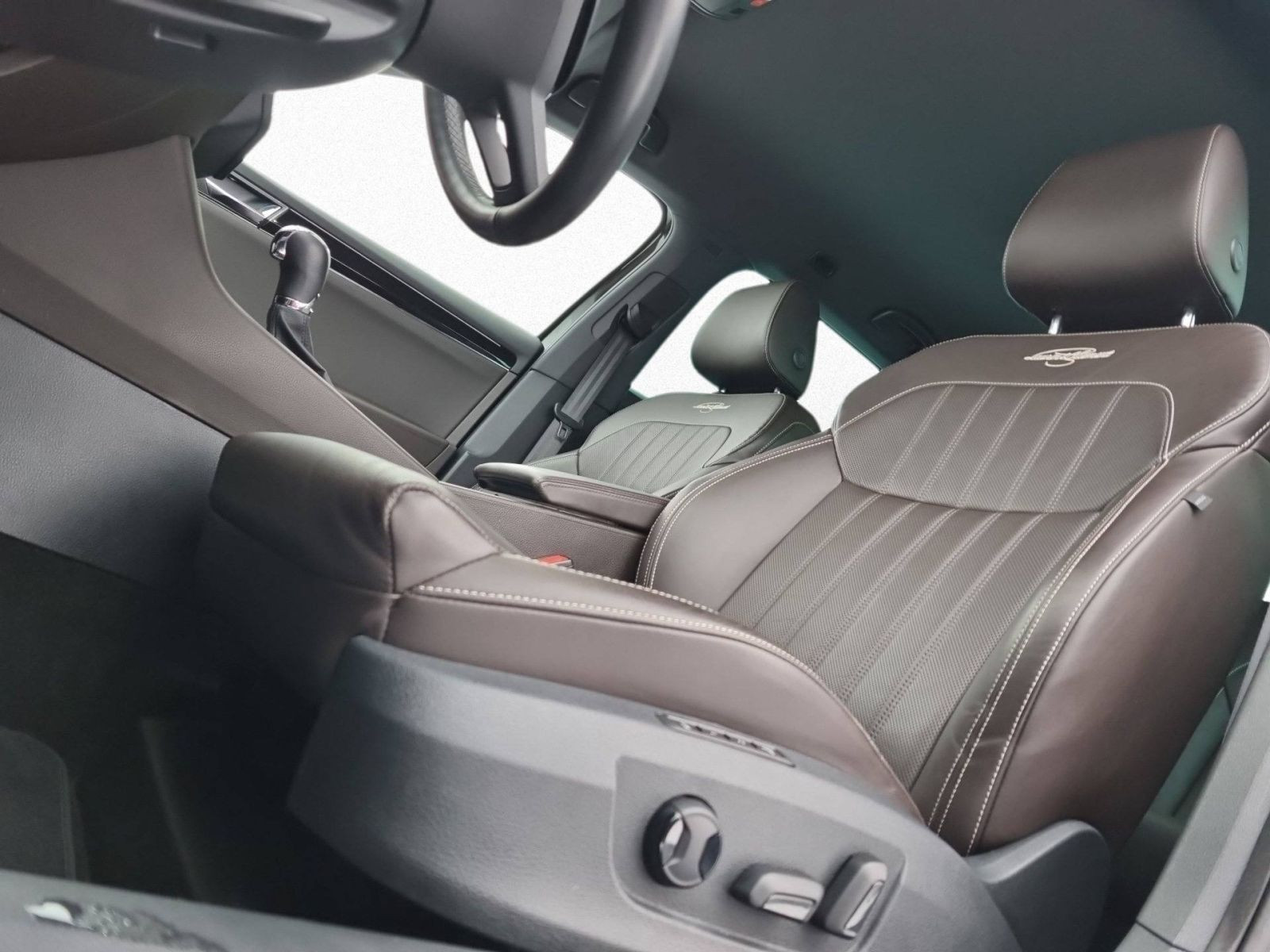 Skoda Superb Combi L&K 2,0TSI Virtual LED GRA Navi AHK