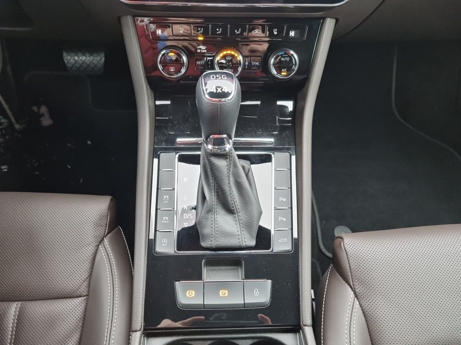 Skoda Superb Combi L&K 2,0TSI Virtual LED GRA Navi AHK