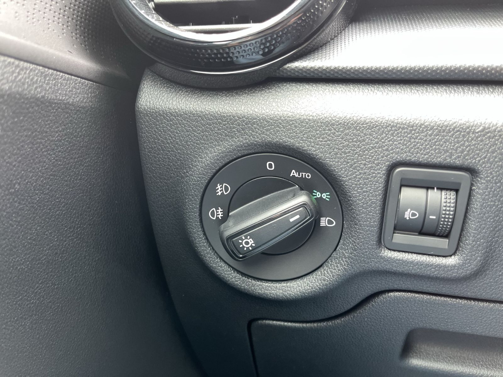 Skoda Fabia Essence 1,0 MPI LED KLIMA PDC Lane Assist