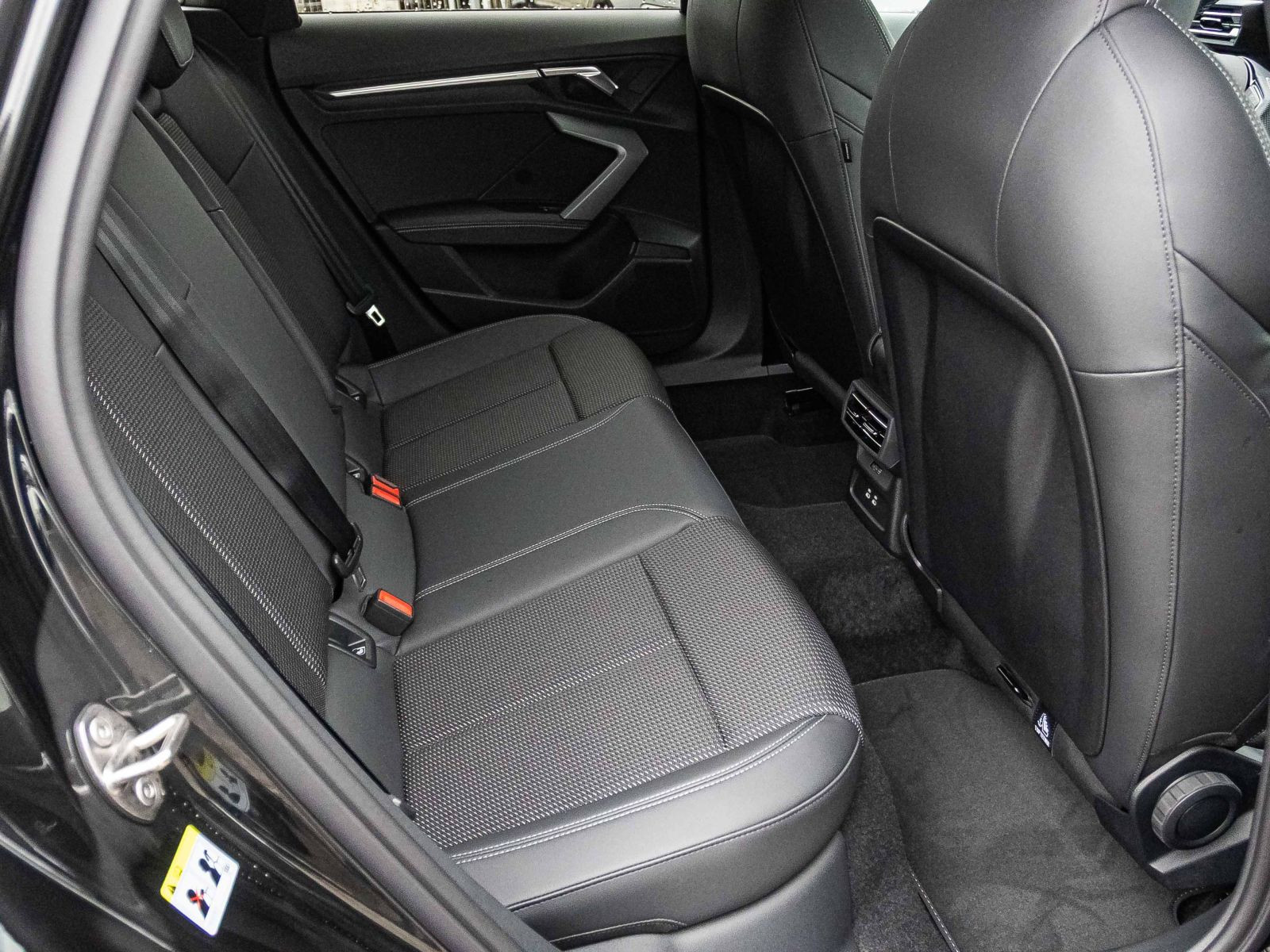 Audi A3 Sportback S-Line advanced TFSI 116PS Schaltgetriebe S-Sportsiitze LED