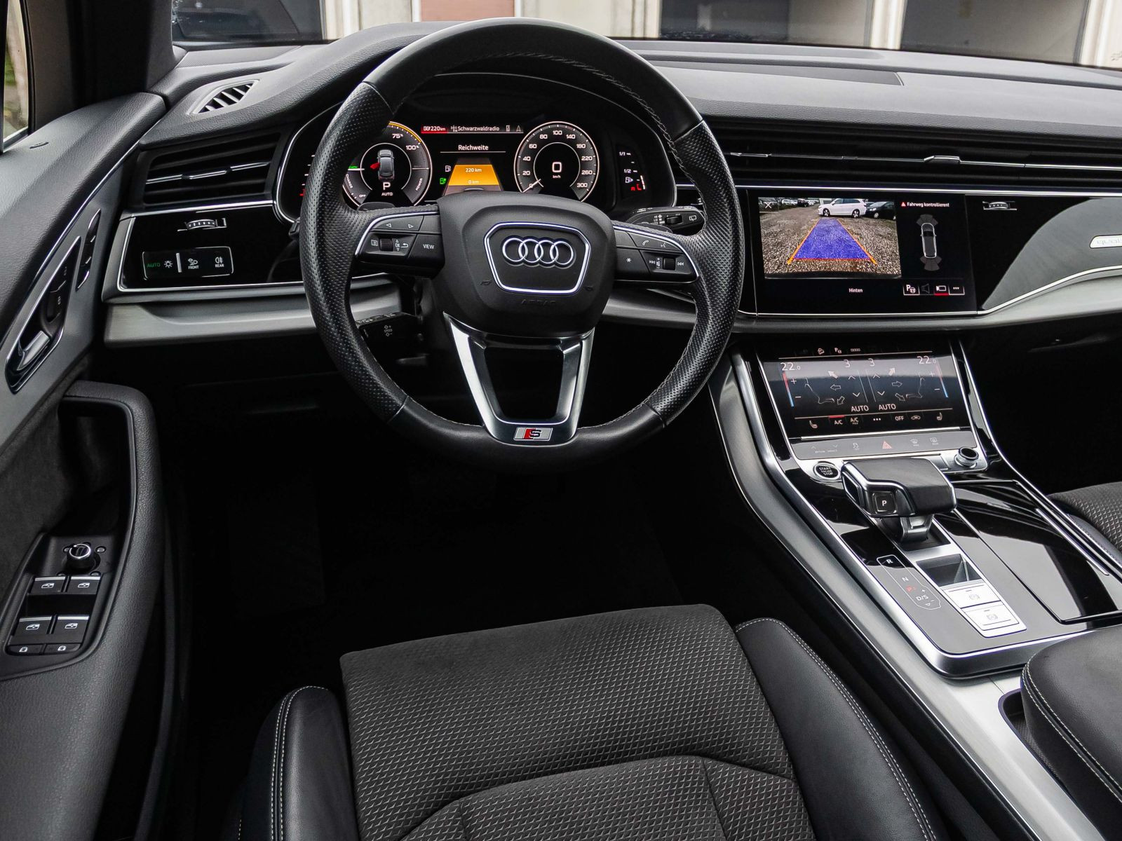 Audi Q7 S line 55TFSI e qu Navi LED Standklima GRA