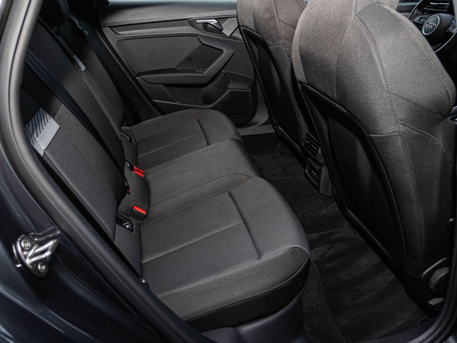 Audi A3 Sportback Advanced 35TFSI Stronic Navi LED Panorama