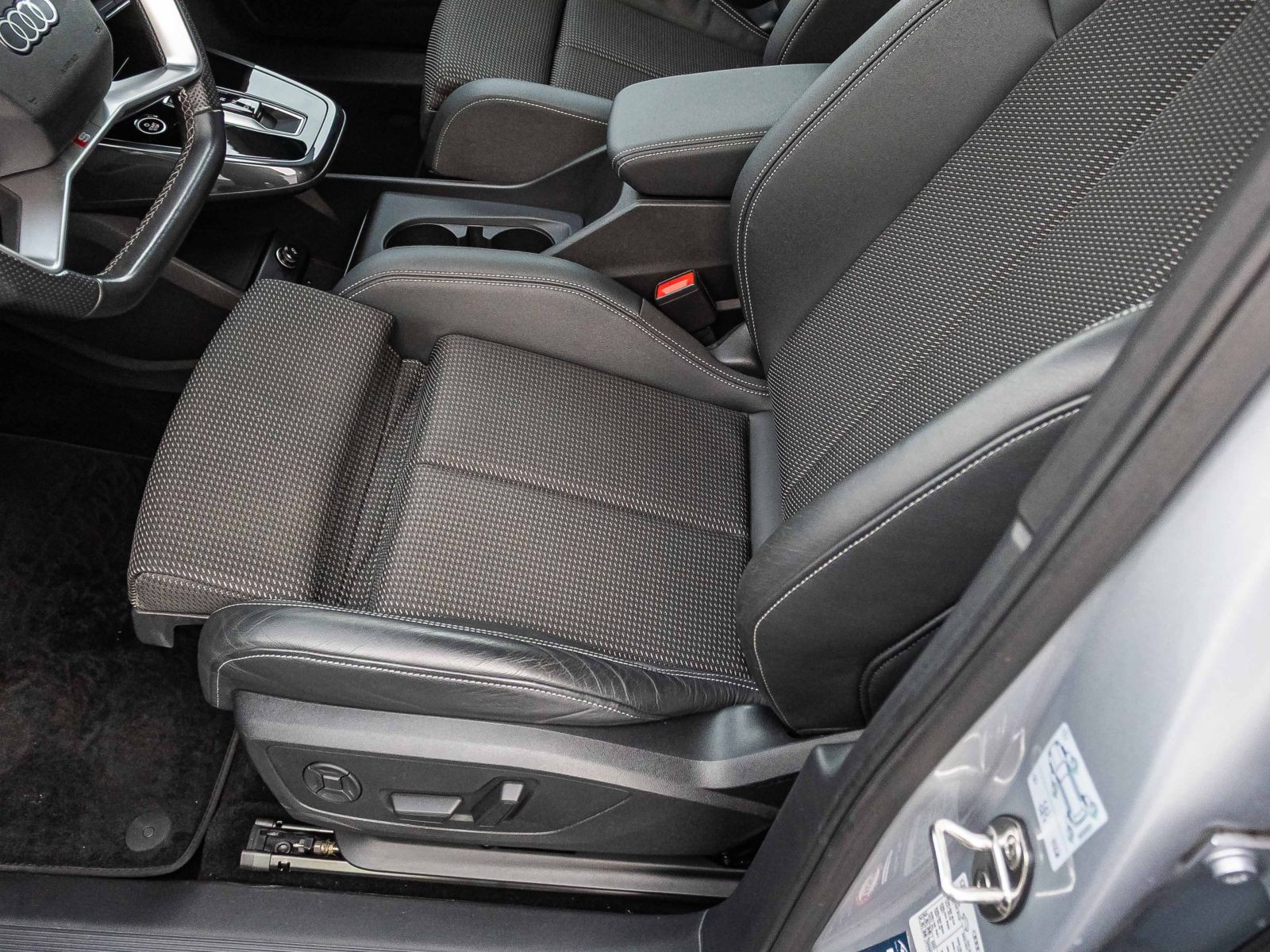 Audi Q4 Sportback e-tron 35 S line Navi LED HuD Standklima