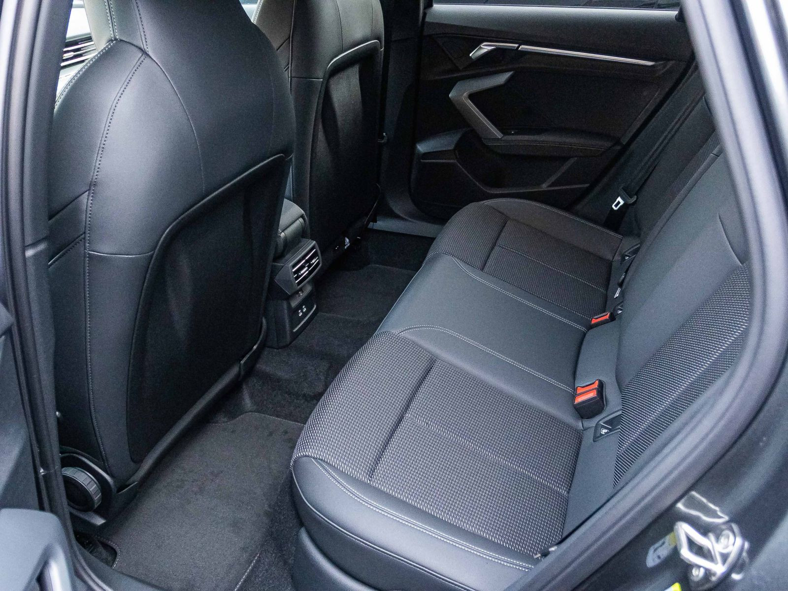 Audi A3 Sportback S line TFSI 110 kW Stronic Business Plus Klimatisierung Plus S-Interieur