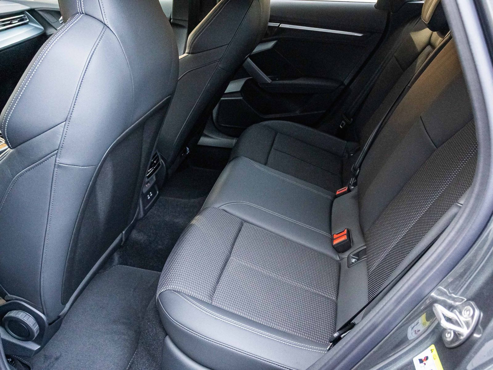 Audi A3 Sportback S line TFSI 150PS Stronic S-Sportsitze Business Klima-Plus LED