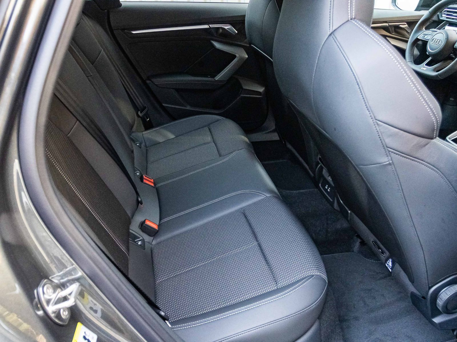 Audi A3 Sportback S line TFSI 150PS Stronic S-Sportsitze Business Klima-Plus LED