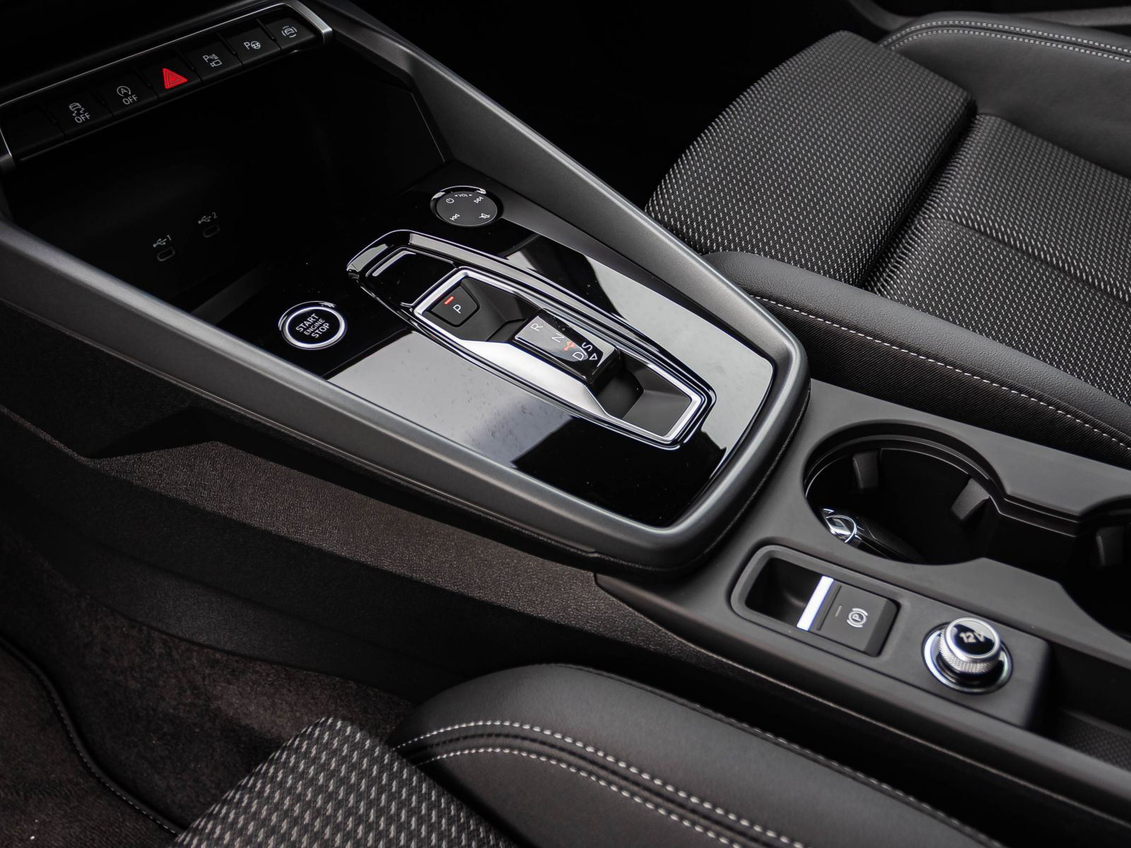 Audi A3 Sportback S line TFSI 150PS Stronic Business Plus Klimatisierung Plus S-Interieur