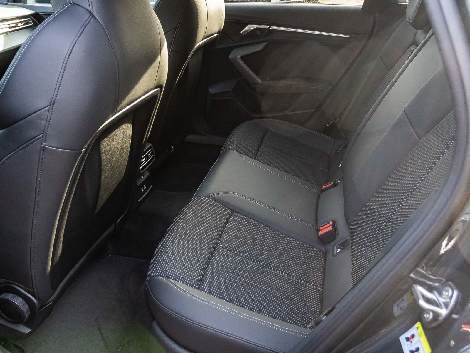 Audi A3 Sportback advanced TFSI 150PS S tronic S-Sportsitze Business  LED