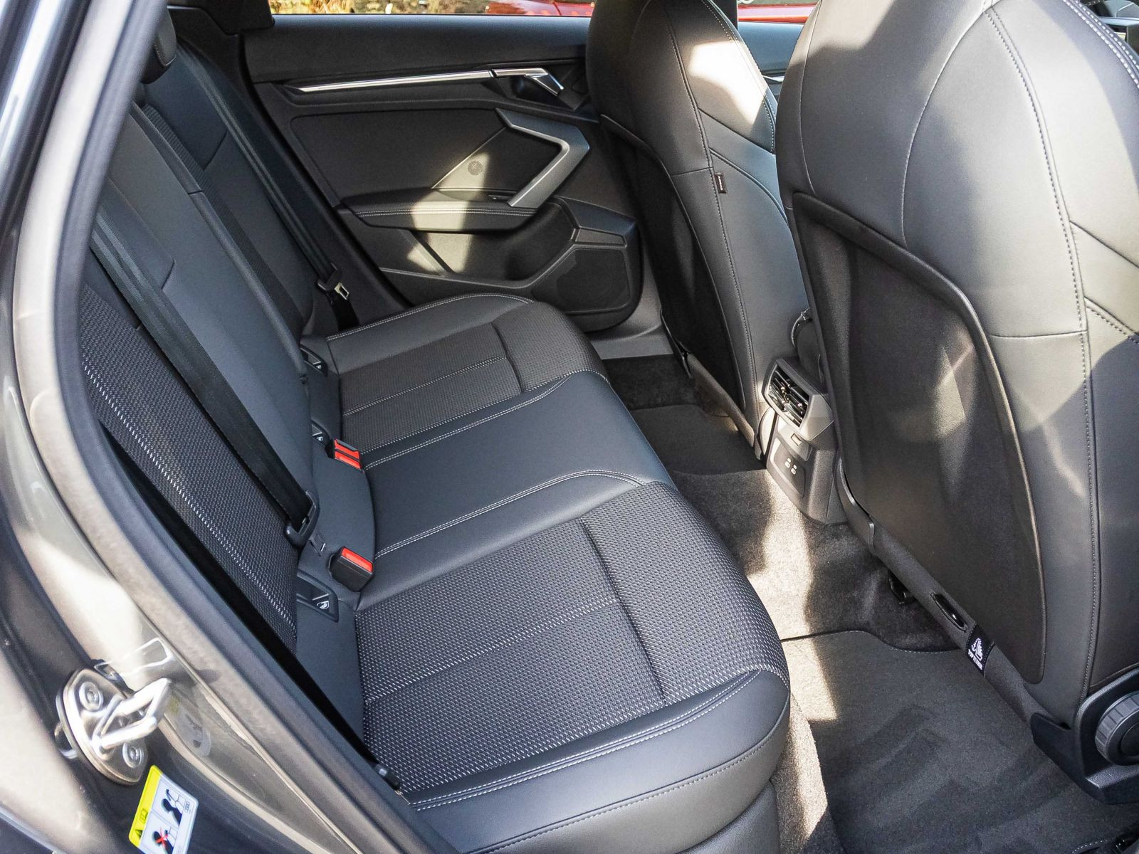 Audi A3 Sportback advanced TFSI 150PS S tronic S-Sportsitze Business  LED