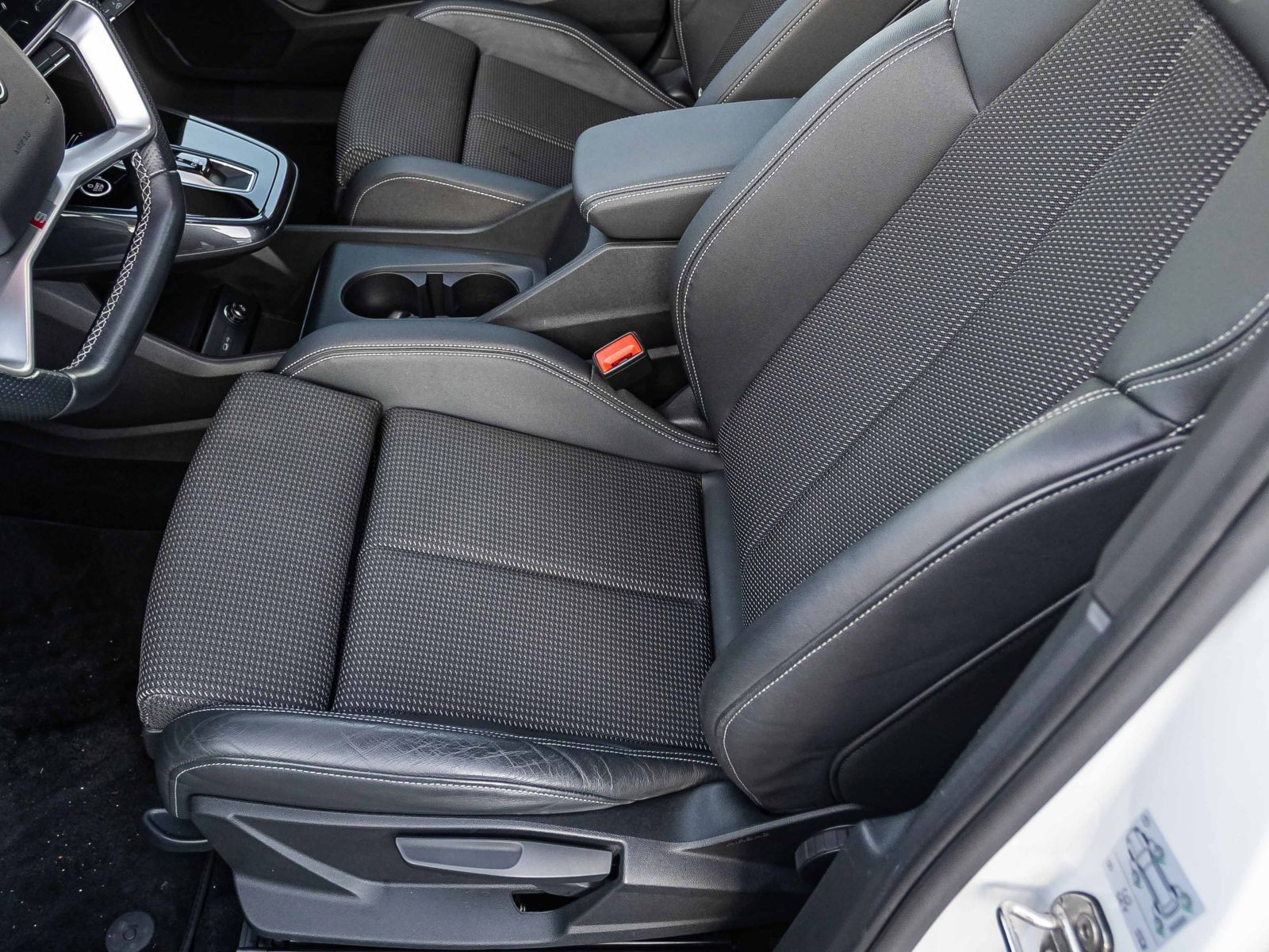 Audi Q4 Sportback s line e-tron Navi LED Standkl ACC EPH