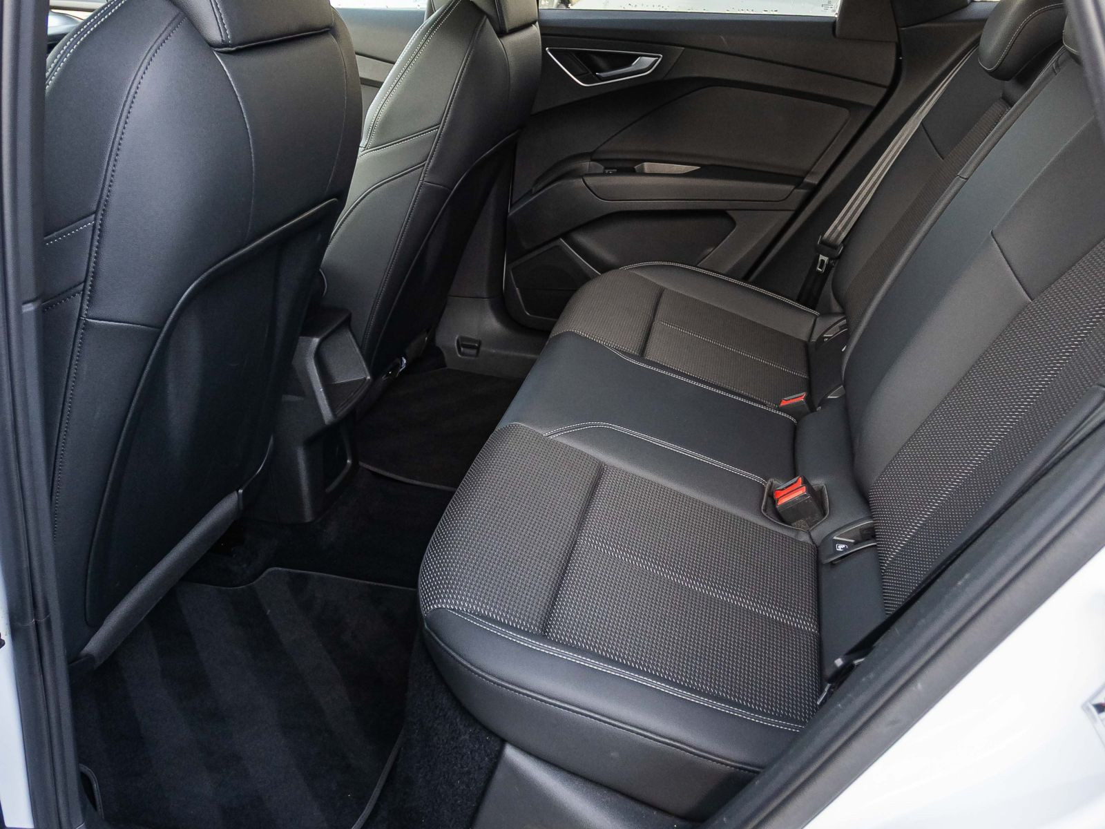 Audi Q4 Sportback s line e-tron Navi LED Standkl ACC EPH