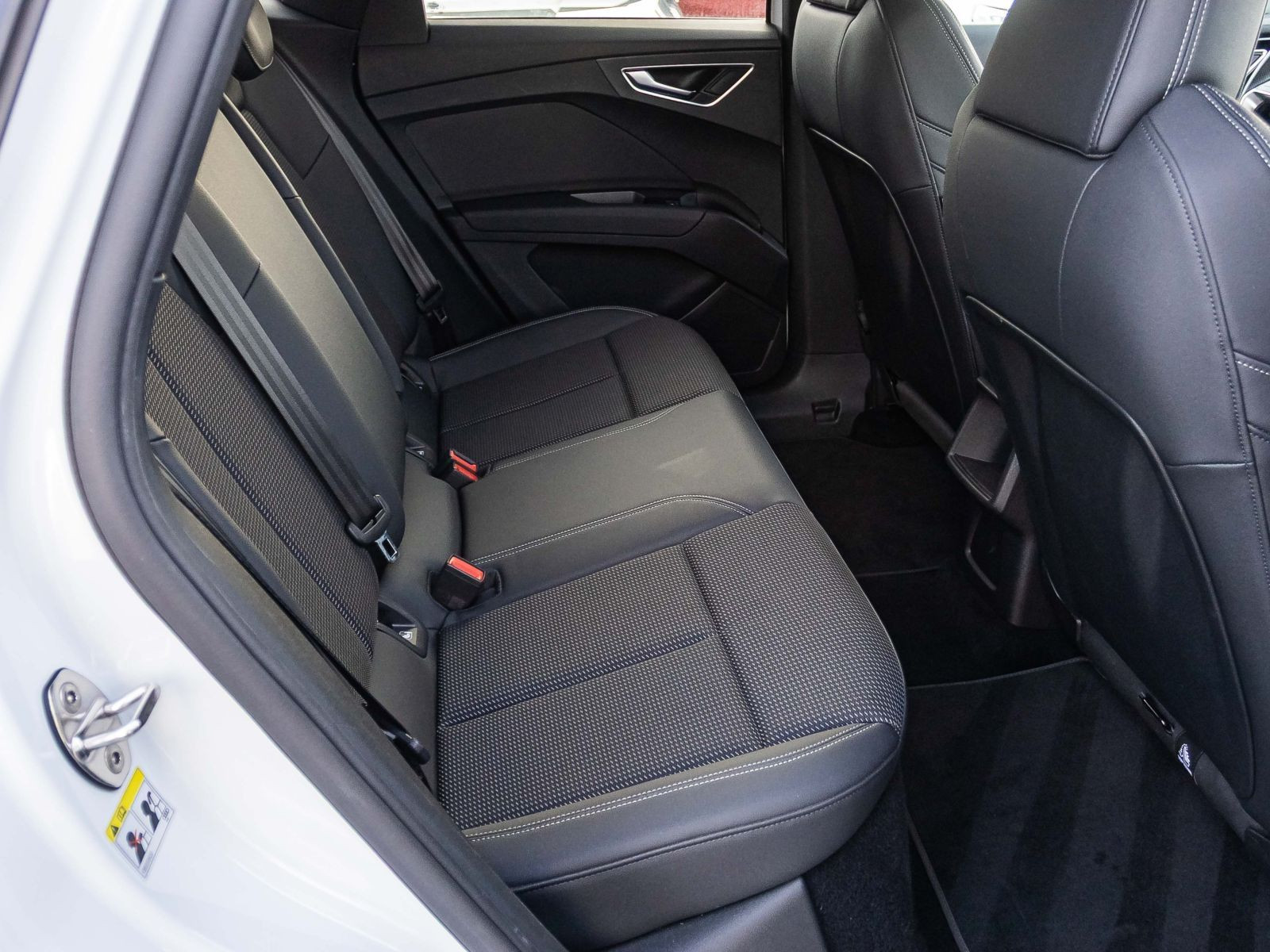 Audi Q4 Sportback s line e-tron Navi LED Standkl ACC EPH