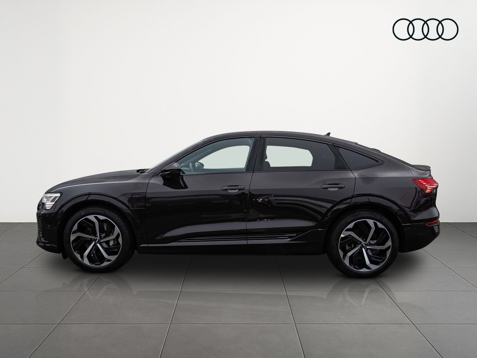 Audi Q8 Sportback e-tron S line Standklima Luftfederung