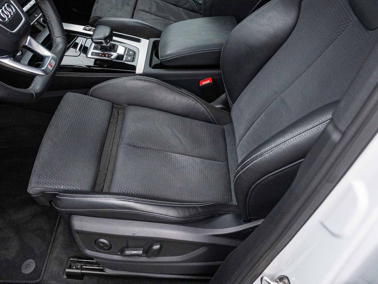 Audi Q5 TFSI e S line Navi LED GRA EPH DAB