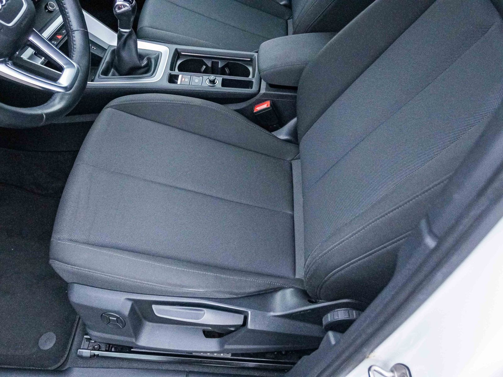 Audi Q3 advanced Navi LED GRA CarPlay EPH DAB