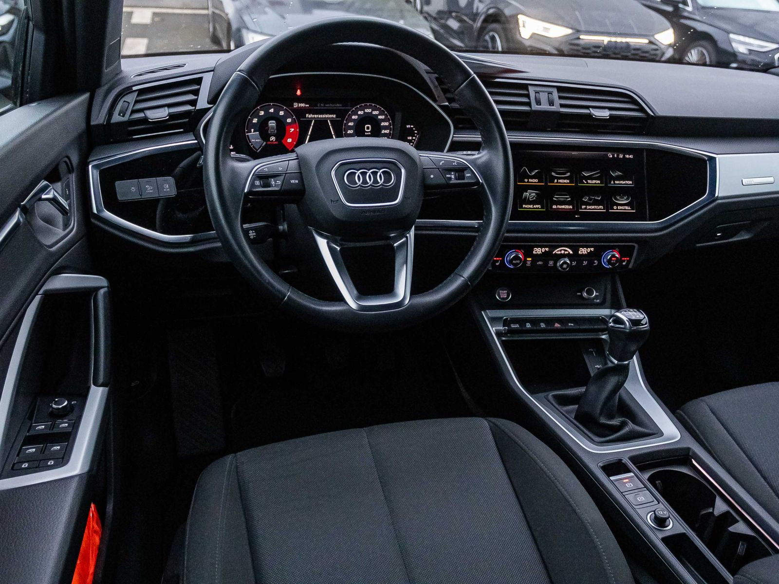 Audi Q3 advanced Navi LED GRA CarPlay EPH DAB