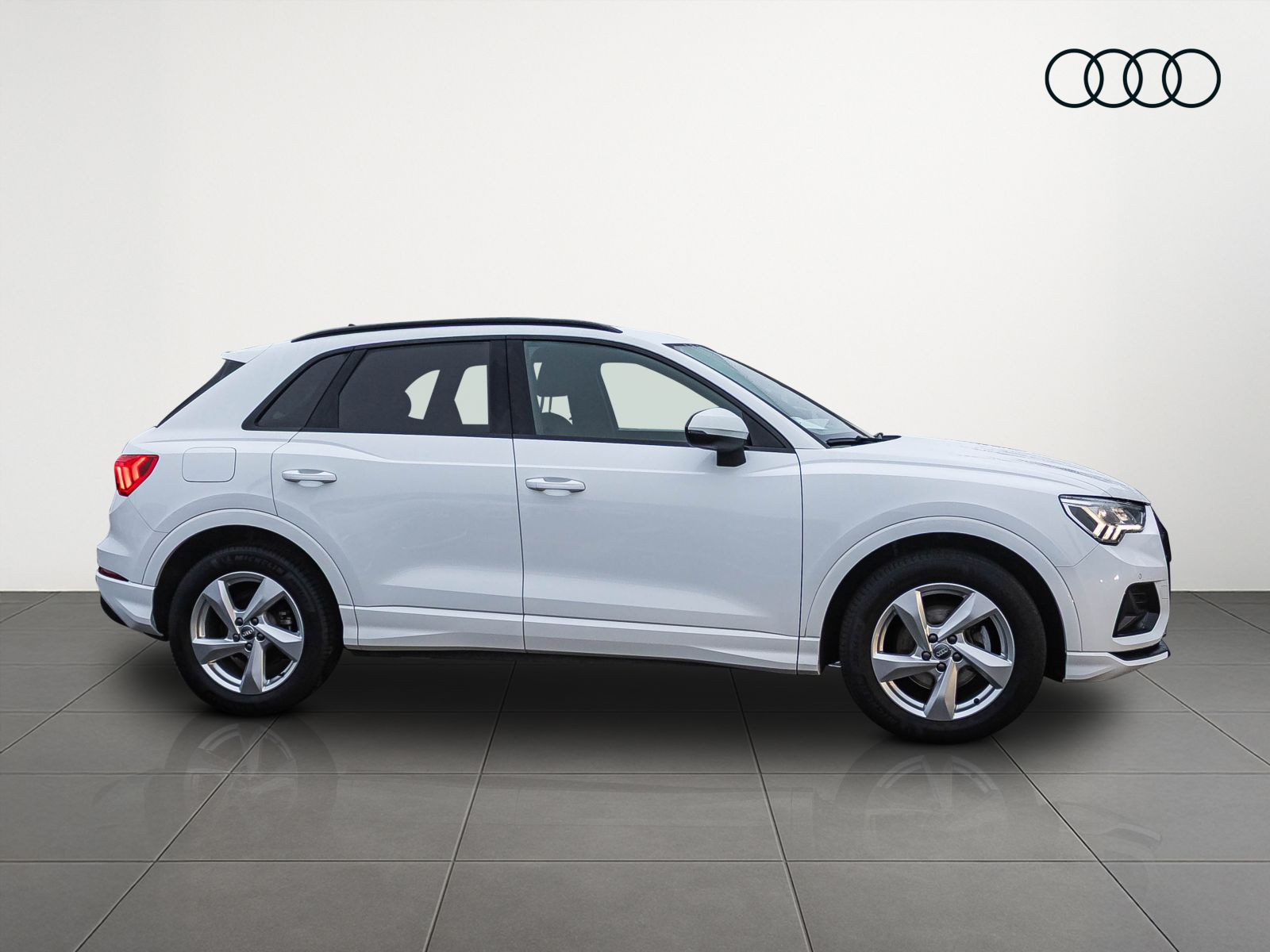 Audi Q3 advanced Navi LED GRA CarPlay EPH DAB