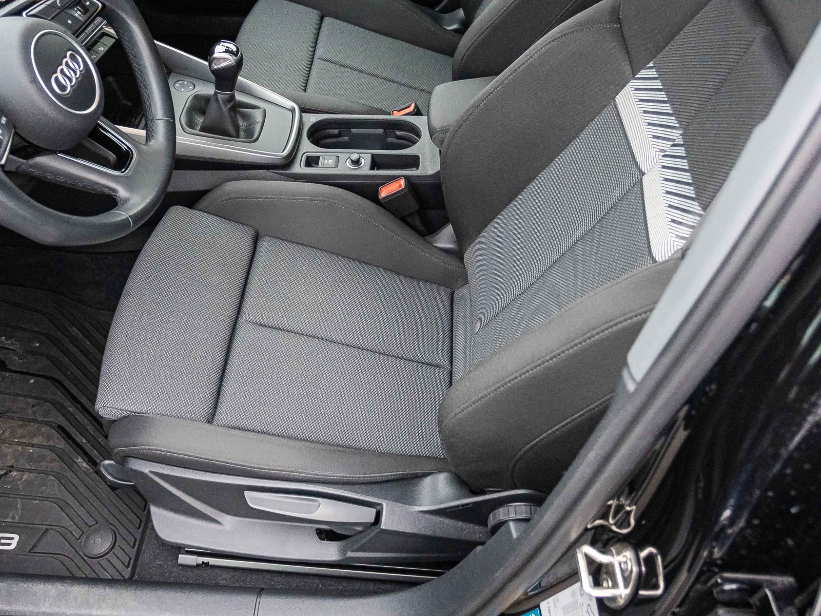 Audi A3 Sportback Advanced 30TFSI Navi LED GRA EPH DAB