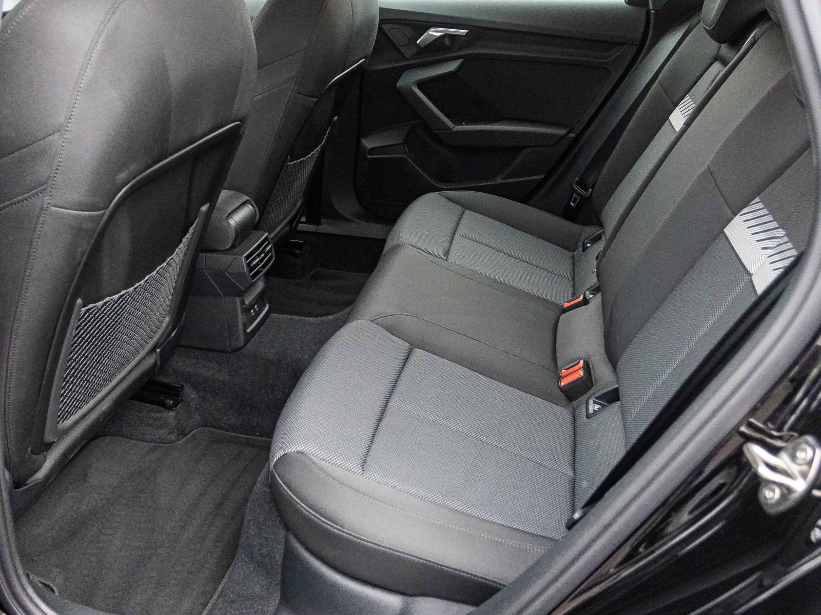 Audi A3 Sportback Advanced 30TFSI Navi LED GRA EPH DAB