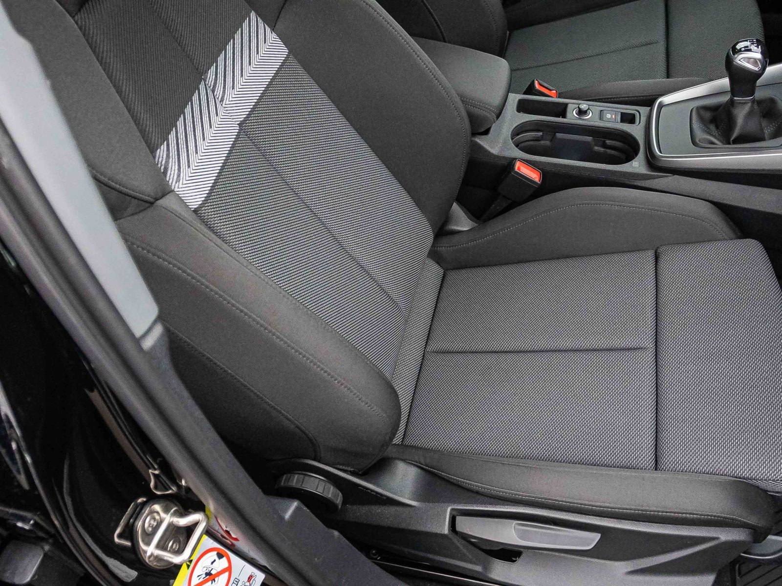 Audi A3 Sportback Advanced 30TFSI Navi LED GRA EPH DAB