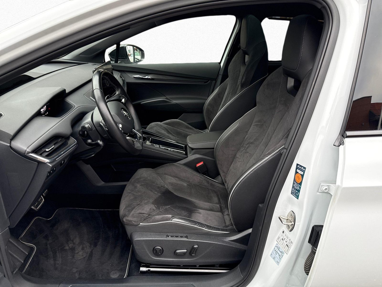 Skoda Enyaq 80X Sportline Navi LED Panorama HuD AHK