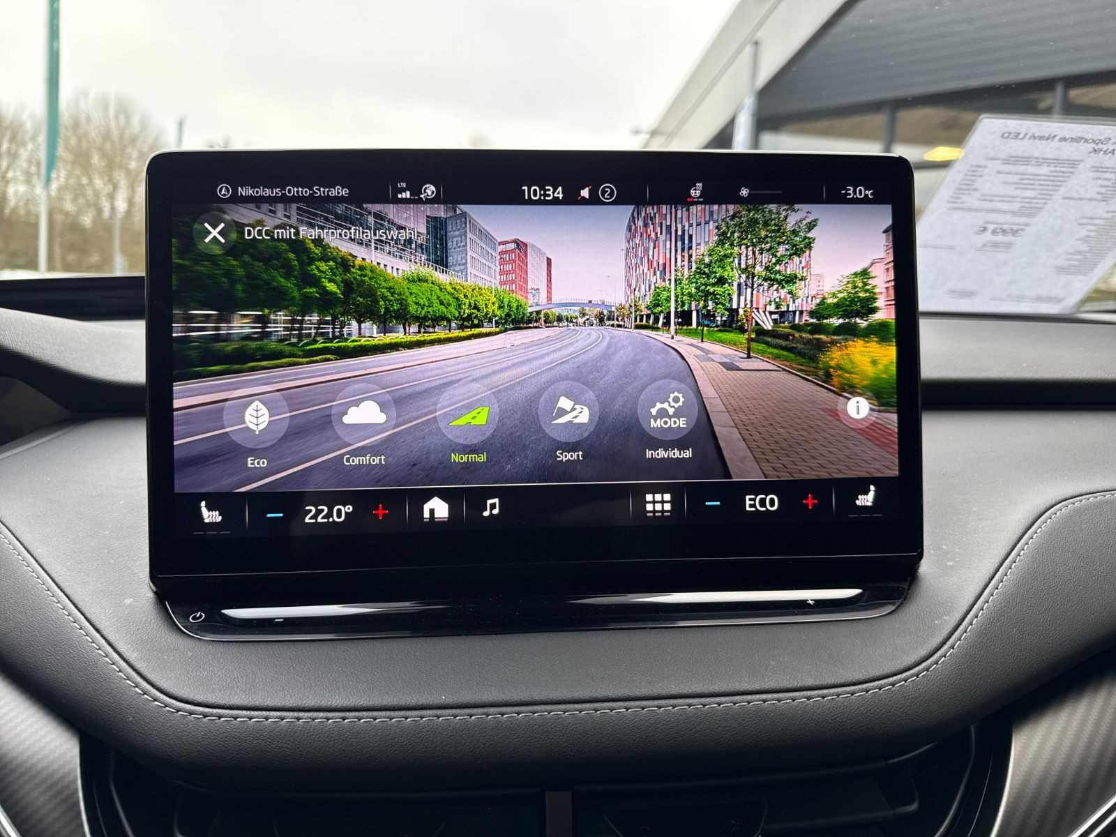 Skoda Enyaq 80X Sportline Navi LED Panorama HuD AHK