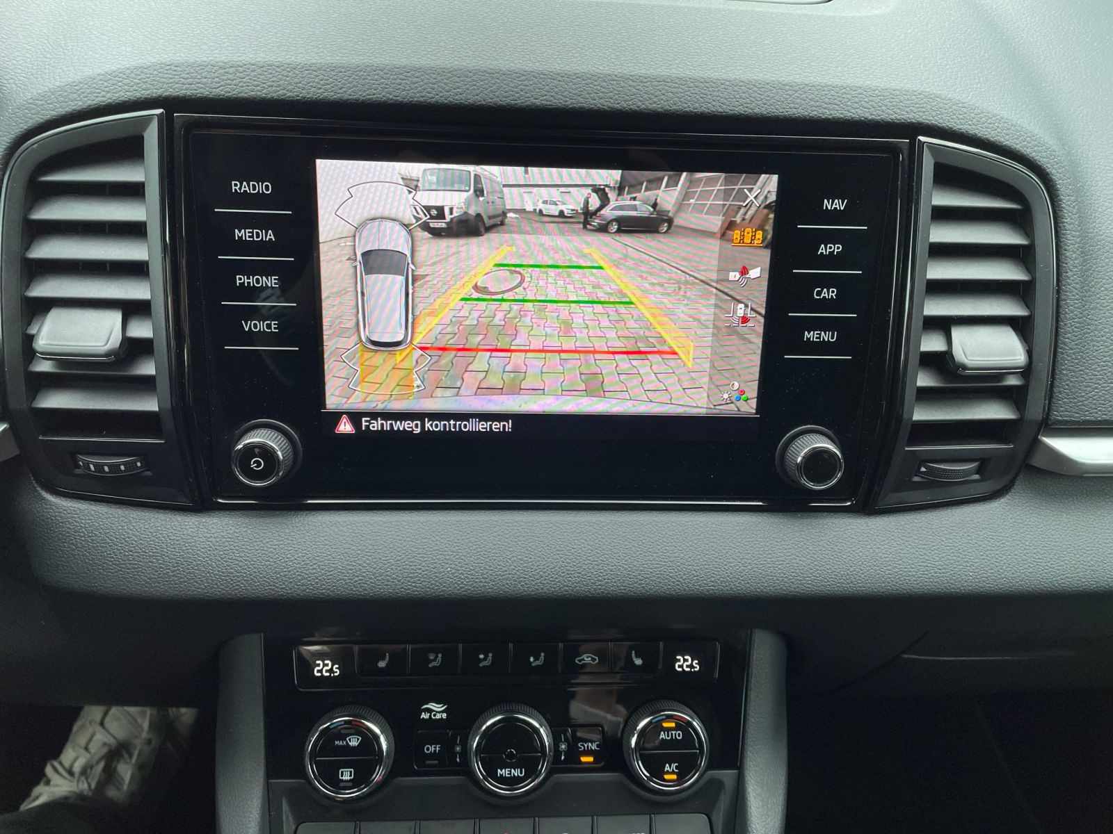 Skoda Karoq Drive 2.0 4x4 TDI DSG  LED AHK Carplay