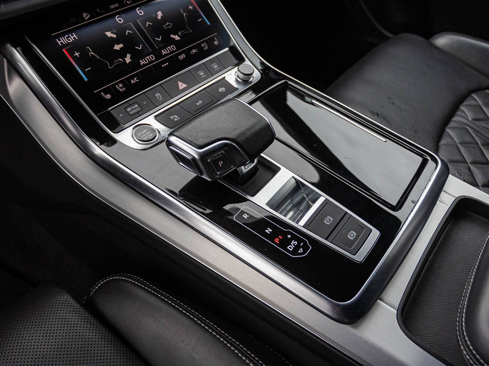 Audi Q8 S line 55TFSI e AHK Navi LED Standklima Luftfederung