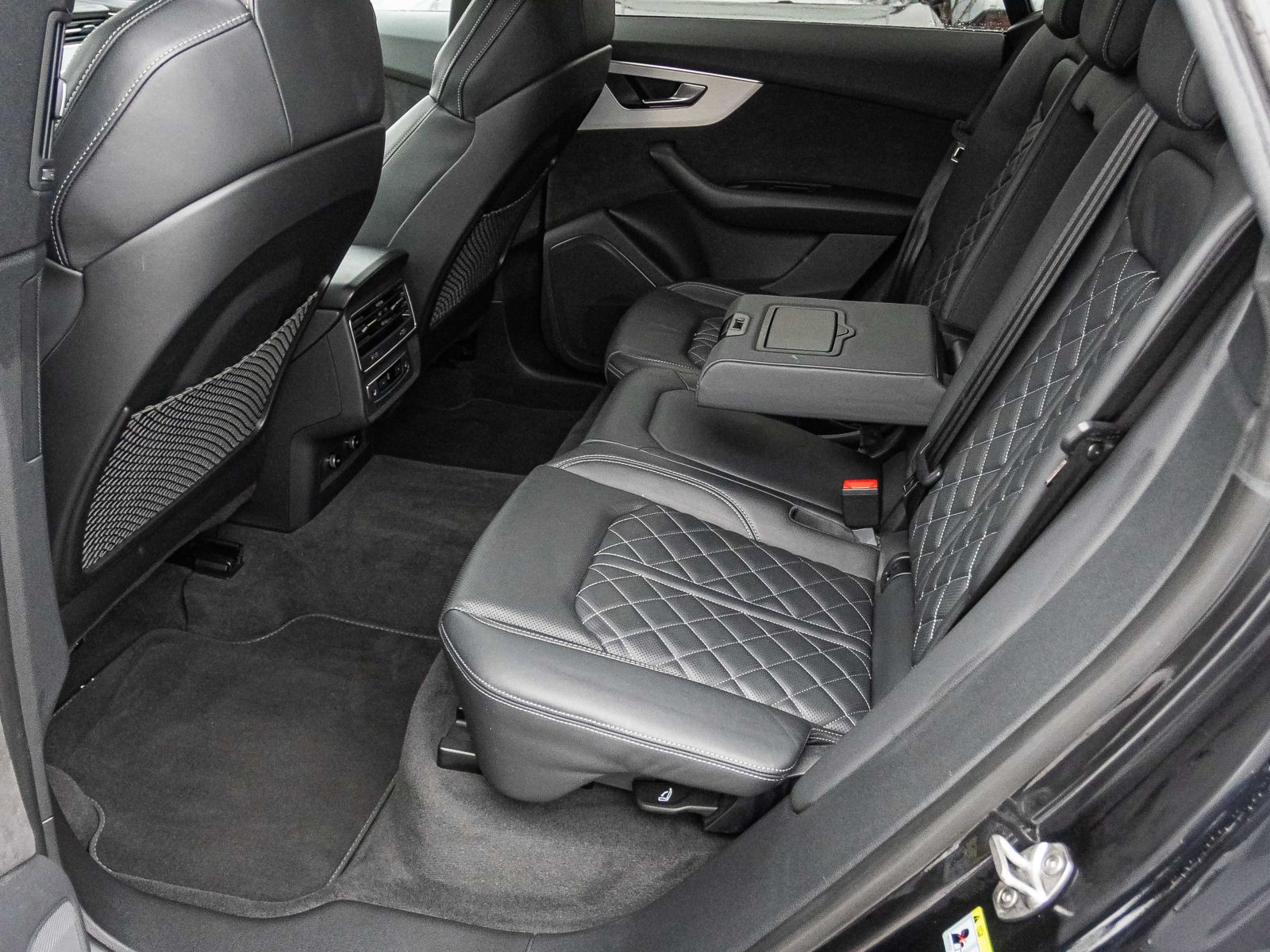 Audi Q8 S line 55TFSI e AHK Navi LED Standklima Luftfederung