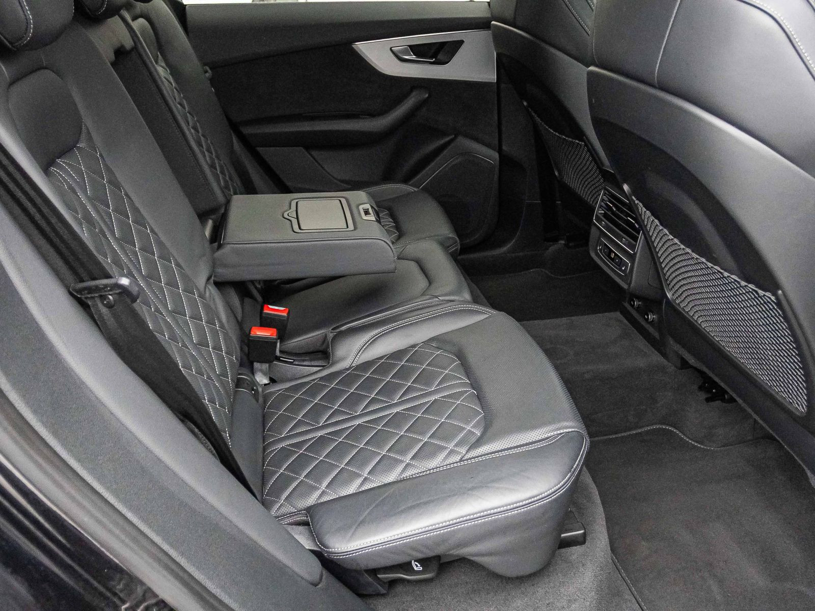 Audi Q8 S line 55TFSI e AHK Navi LED Standklima Luftfederung