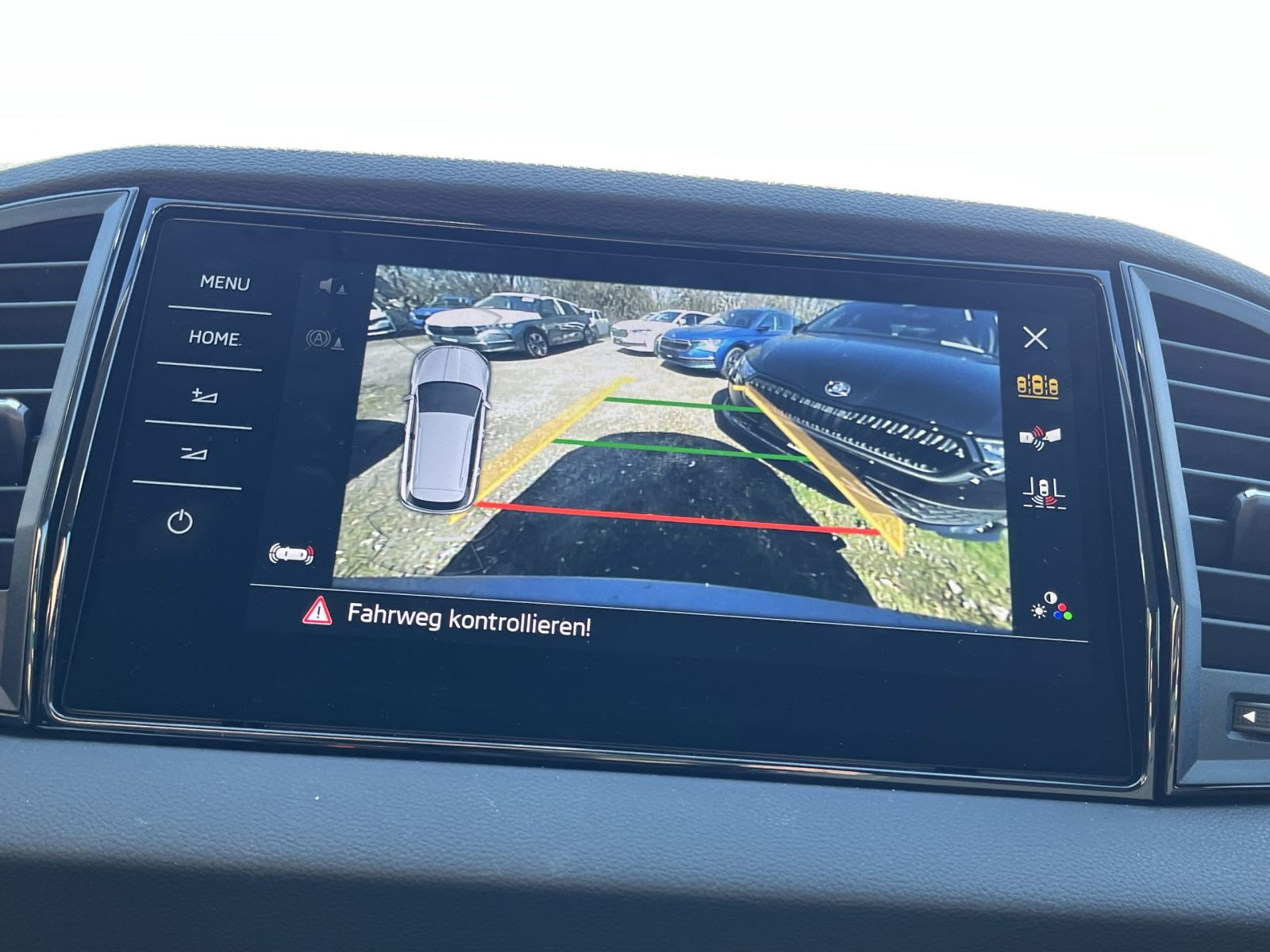 Skoda Karoq Balance 1,5 TSI DSG ACC AHK KESSY NAVI RFK