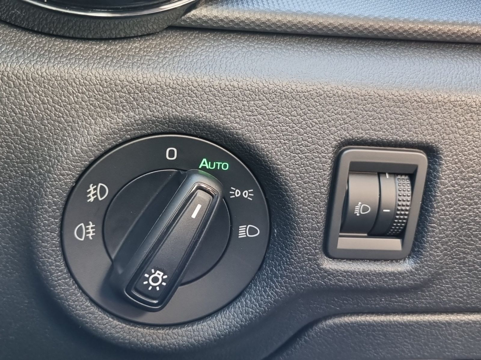 Skoda Fabia Essence 1,0 MPI 59 kW 5-Gang-Schaltgetriebe