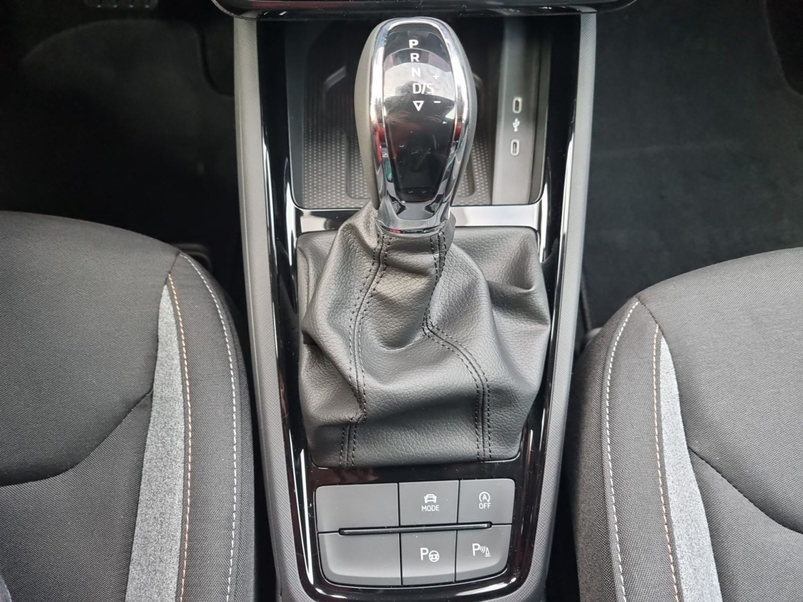 Skoda Kamiq Balance 1,5 TSI DSG ACC AHK NAVI Park Assist