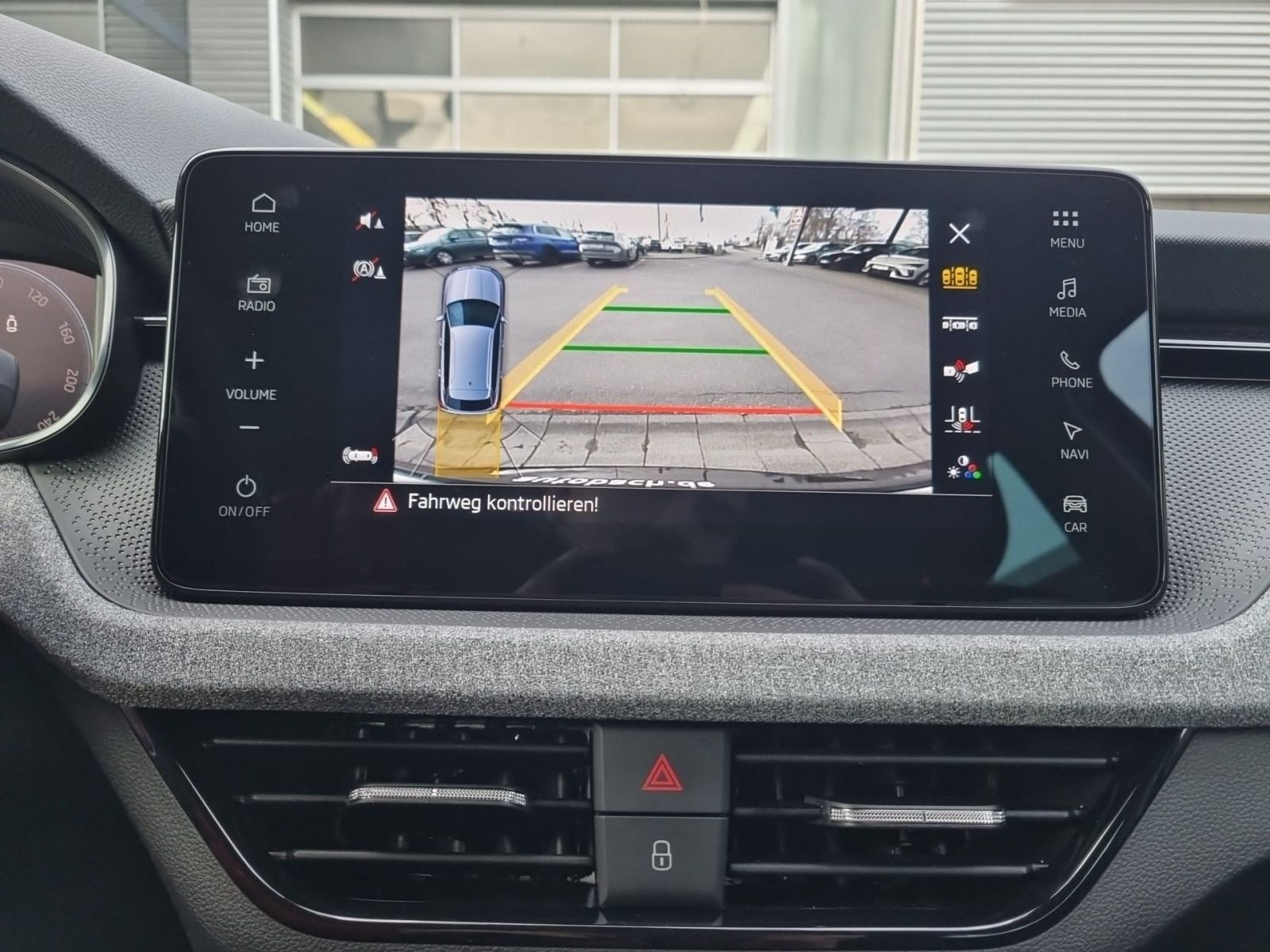 Skoda Kamiq Balance 1,5 TSI DSG ACC AHK NAVI Park Assist