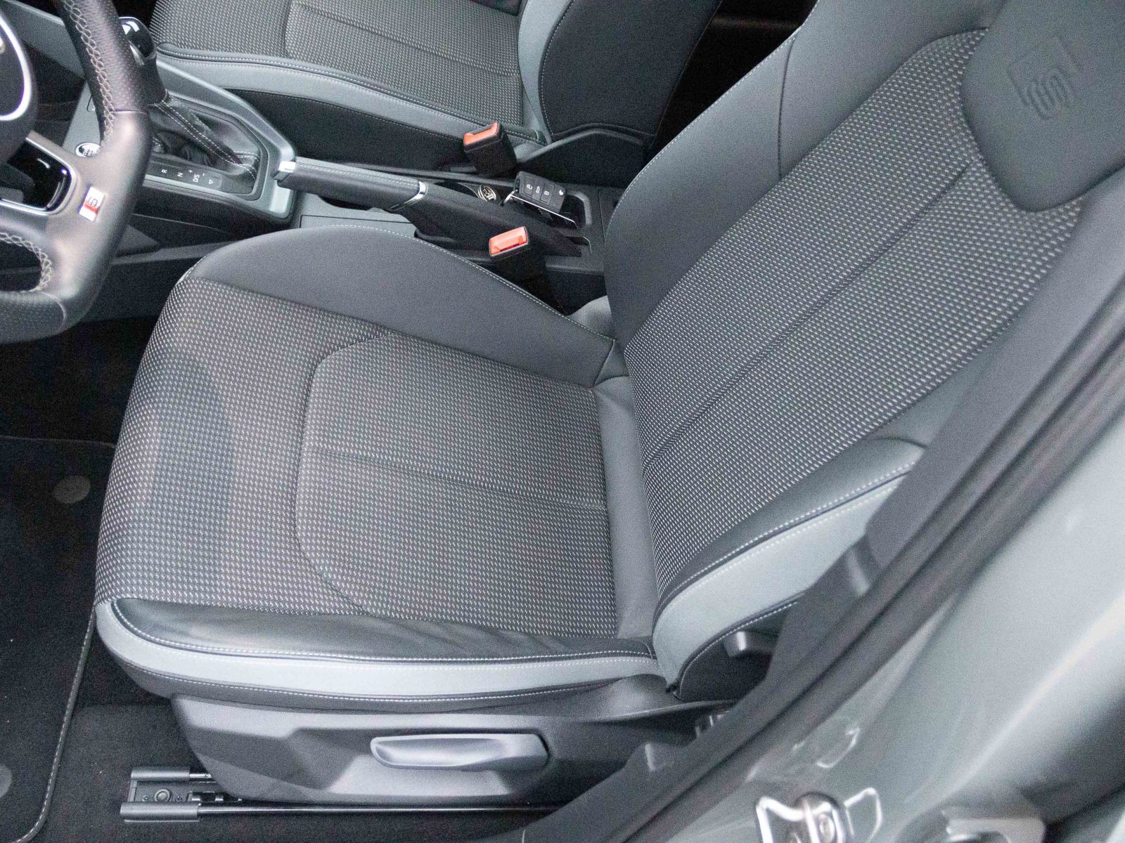 Audi A1 Sportback S line 35 TFSI Stronic Navi LED EPH