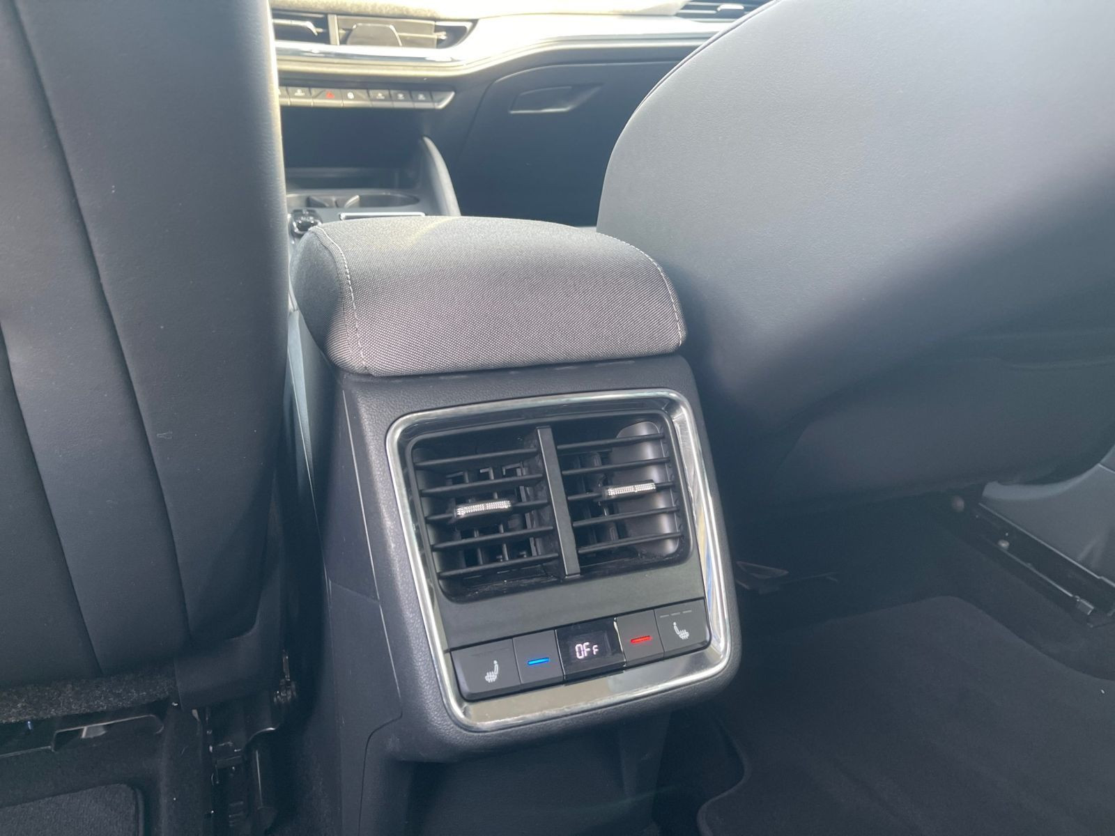 Skoda Enyaq 60 Loft 360° Kamera HuD Navi Car Play LED