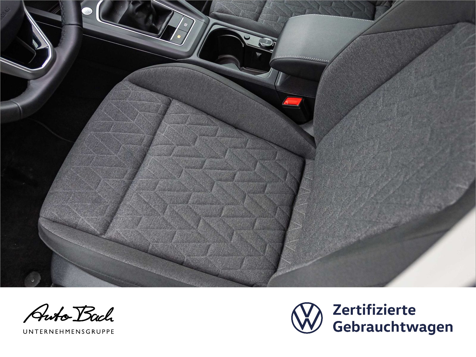 Volkswagen Golf VIII Life 1.5 TSI LED ACC CarPlay EPH DAB