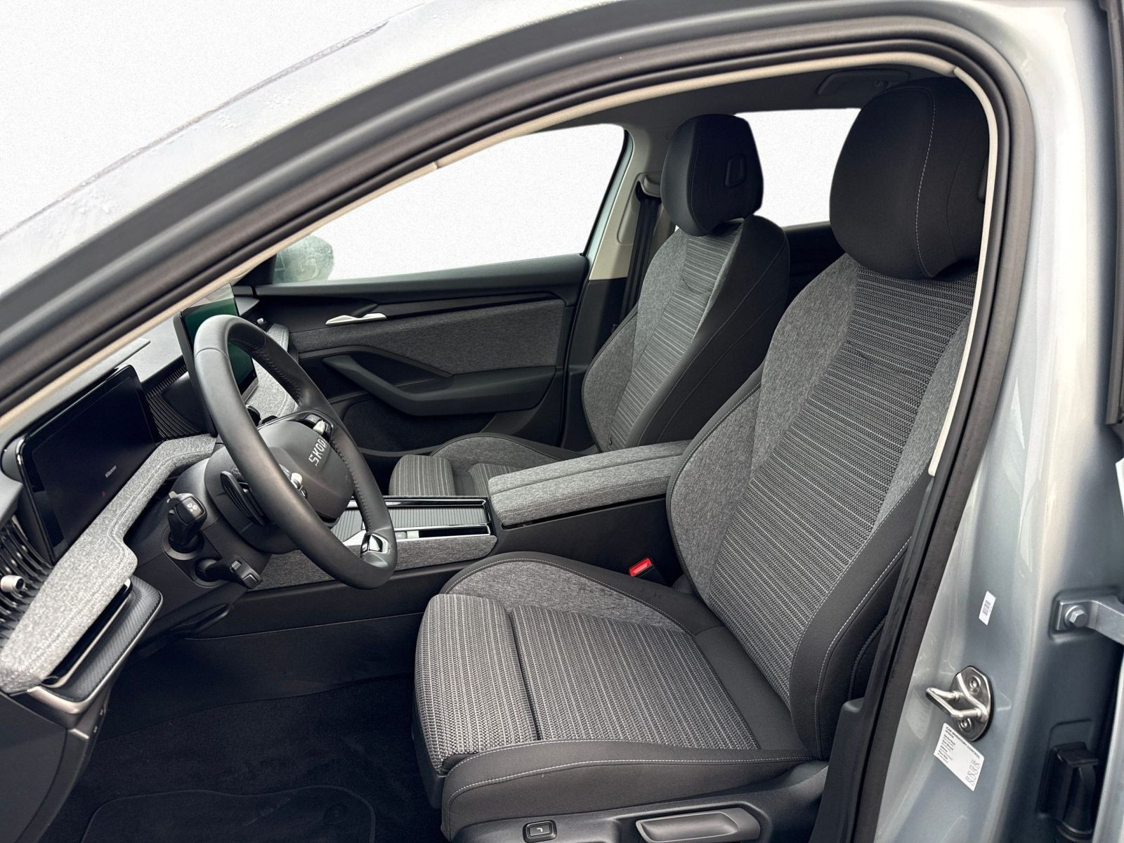 Skoda Superb Combi Selection 2.0TDI DSG Navi LED HuD AHK