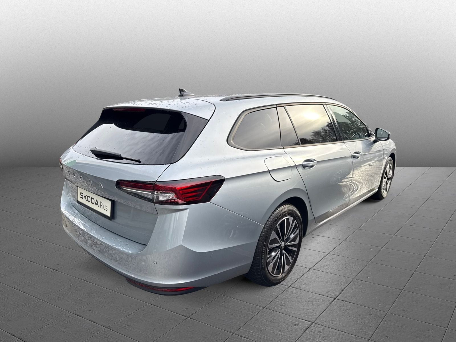 Skoda Superb Combi Selection 2.0TDI DSG Navi LED HuD AHK