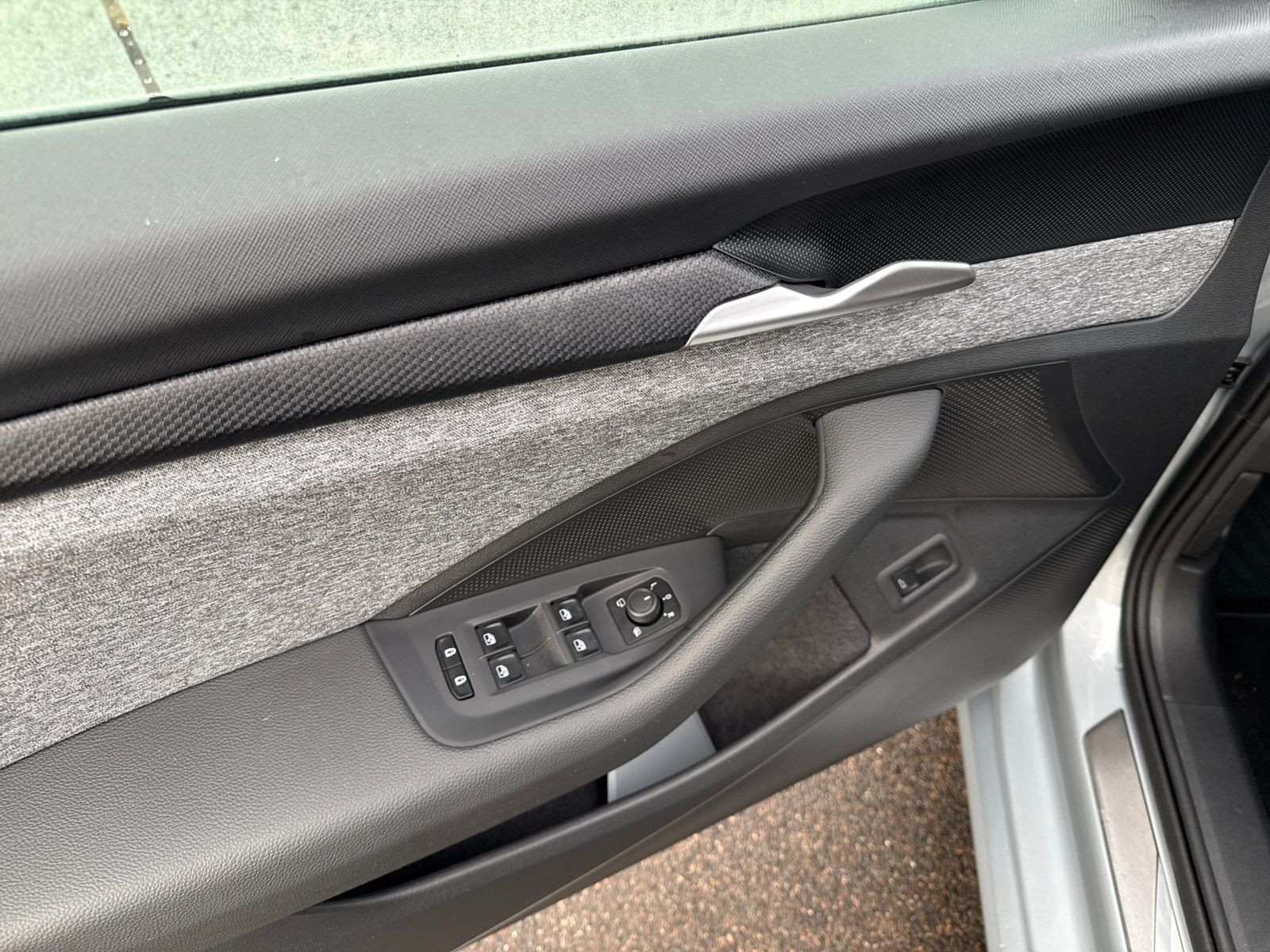 Skoda Superb Combi Selection 2.0TDI DSG Navi LED HuD AHK