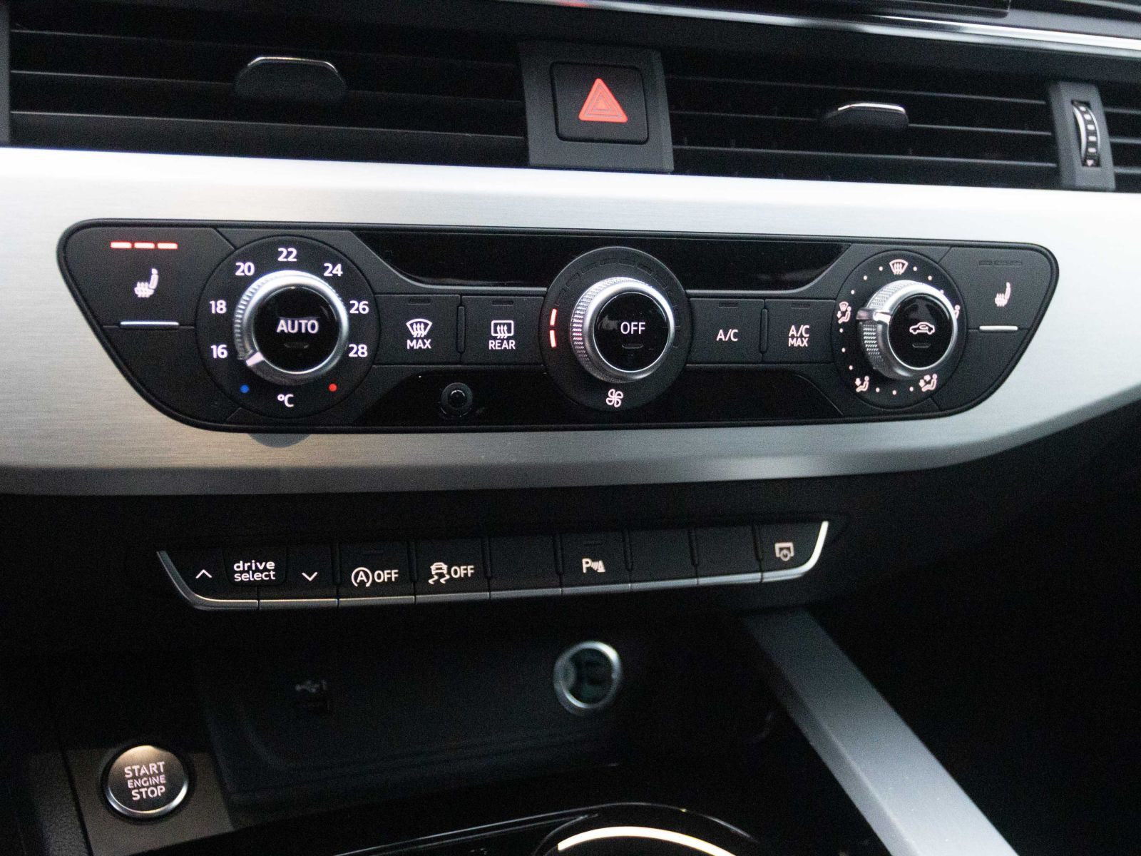 Audi A4 Avant S line 40TDI Stronic Navi ACC Panorama