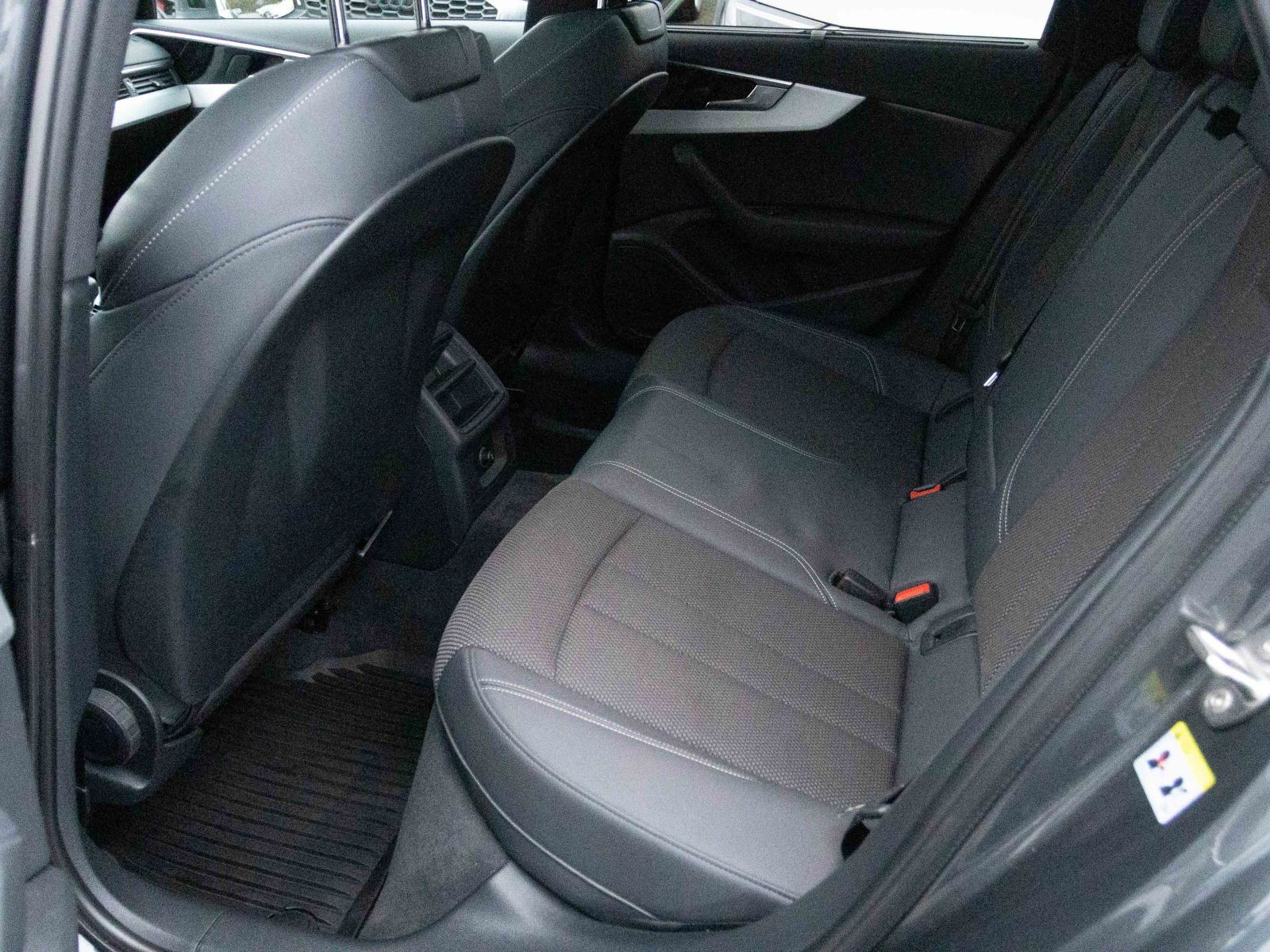 Audi A4 Avant S line 40TDI Stronic Navi ACC Panorama