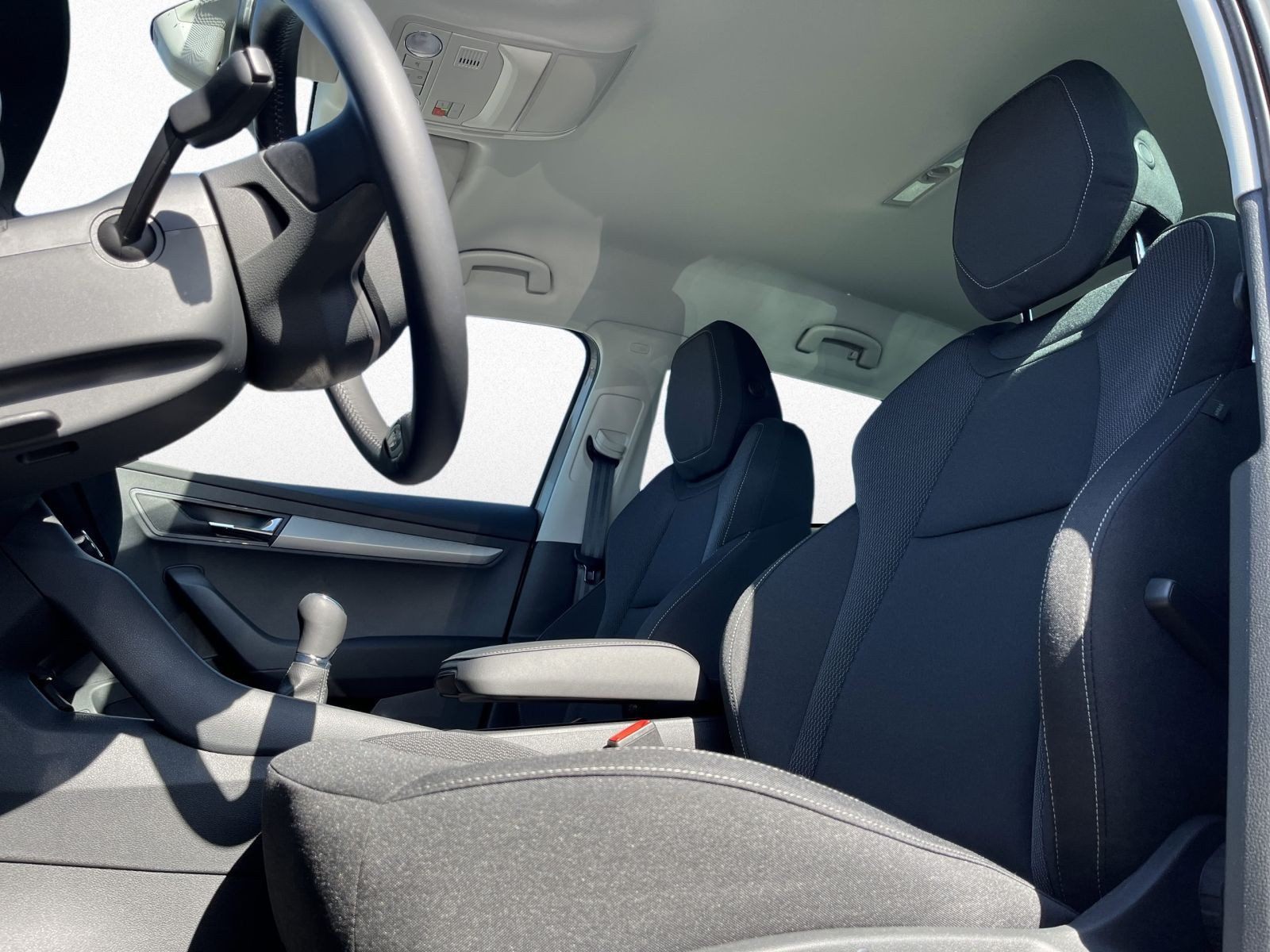 Skoda Karoq Tour 1,0 TSI 85 kW AHK LED KESSY Lane Assist