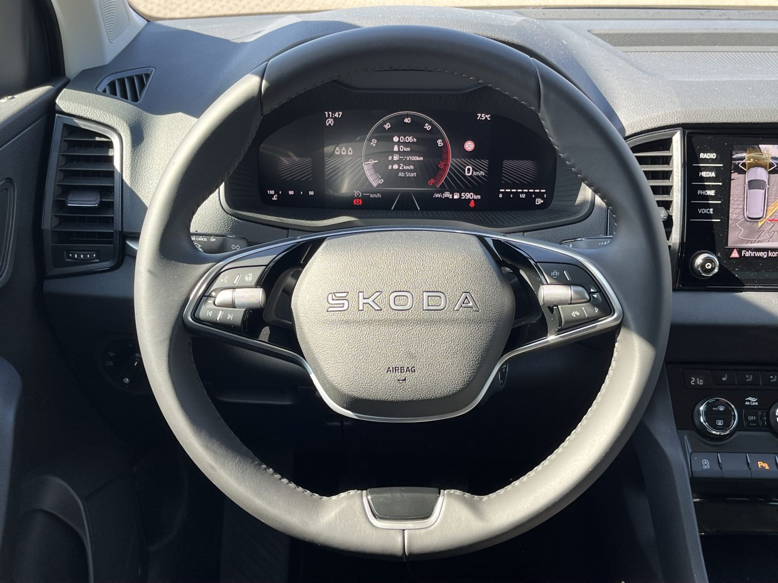 Skoda Karoq Tour 1,0 TSI 85 kW AHK LED KESSY Lane Assist