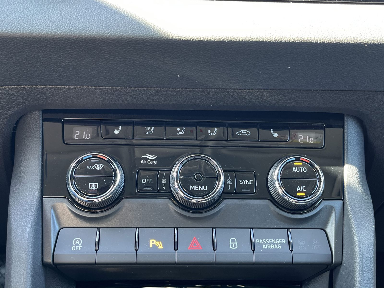 Skoda Karoq Tour 1,0 TSI 85 kW AHK LED KESSY Lane Assist